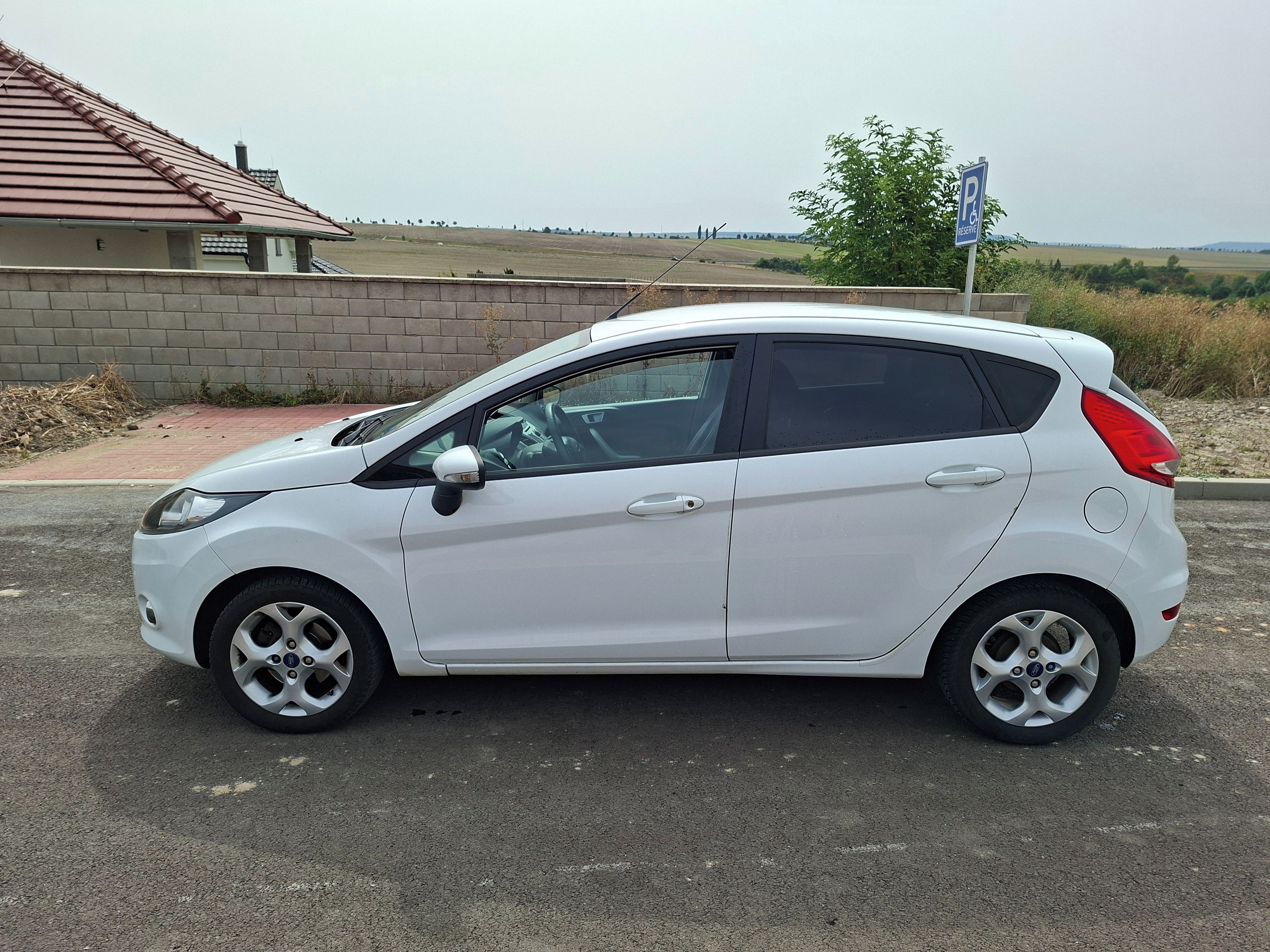 Ford Fiesta, Titanium, 1,25i,serv.kn. - fotka 4