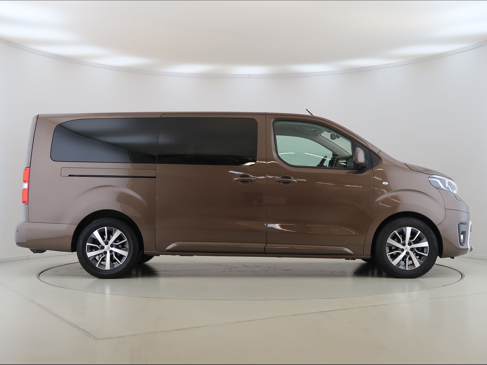 Toyota Proace, 2.0,D-4D,130KW,VIP,L2,AT,CZ - fotka 4