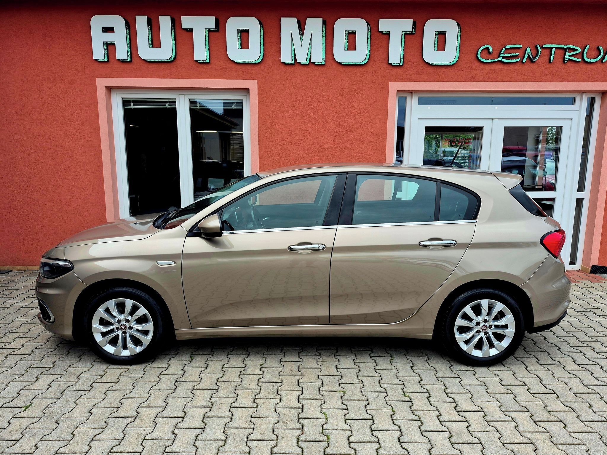 Fiat Tipo, LOUNGE 1.4 70kw - fotka 2