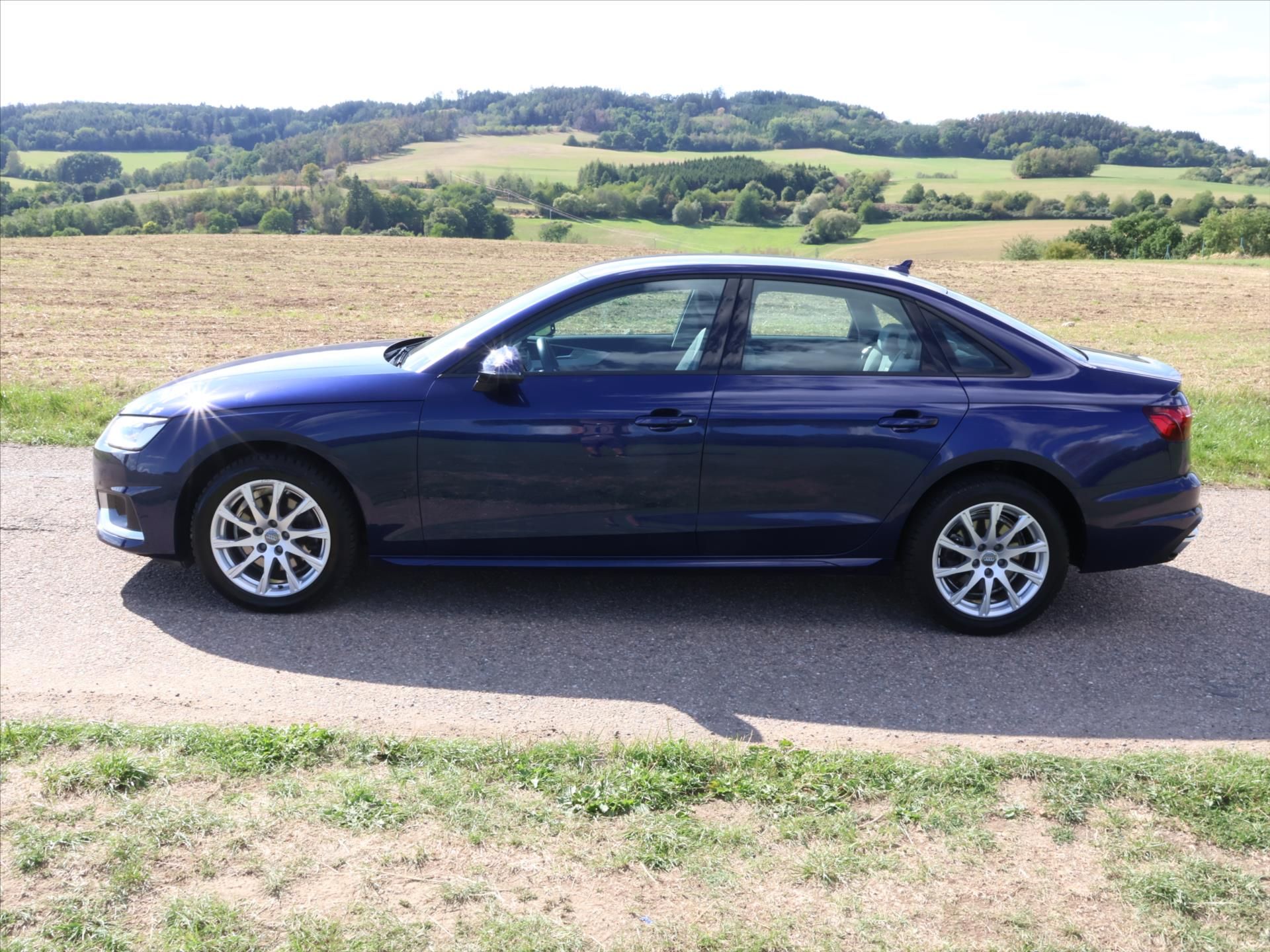 Audi A4, 2,0 35 TDI CZ Advanced DPH - fotka 4