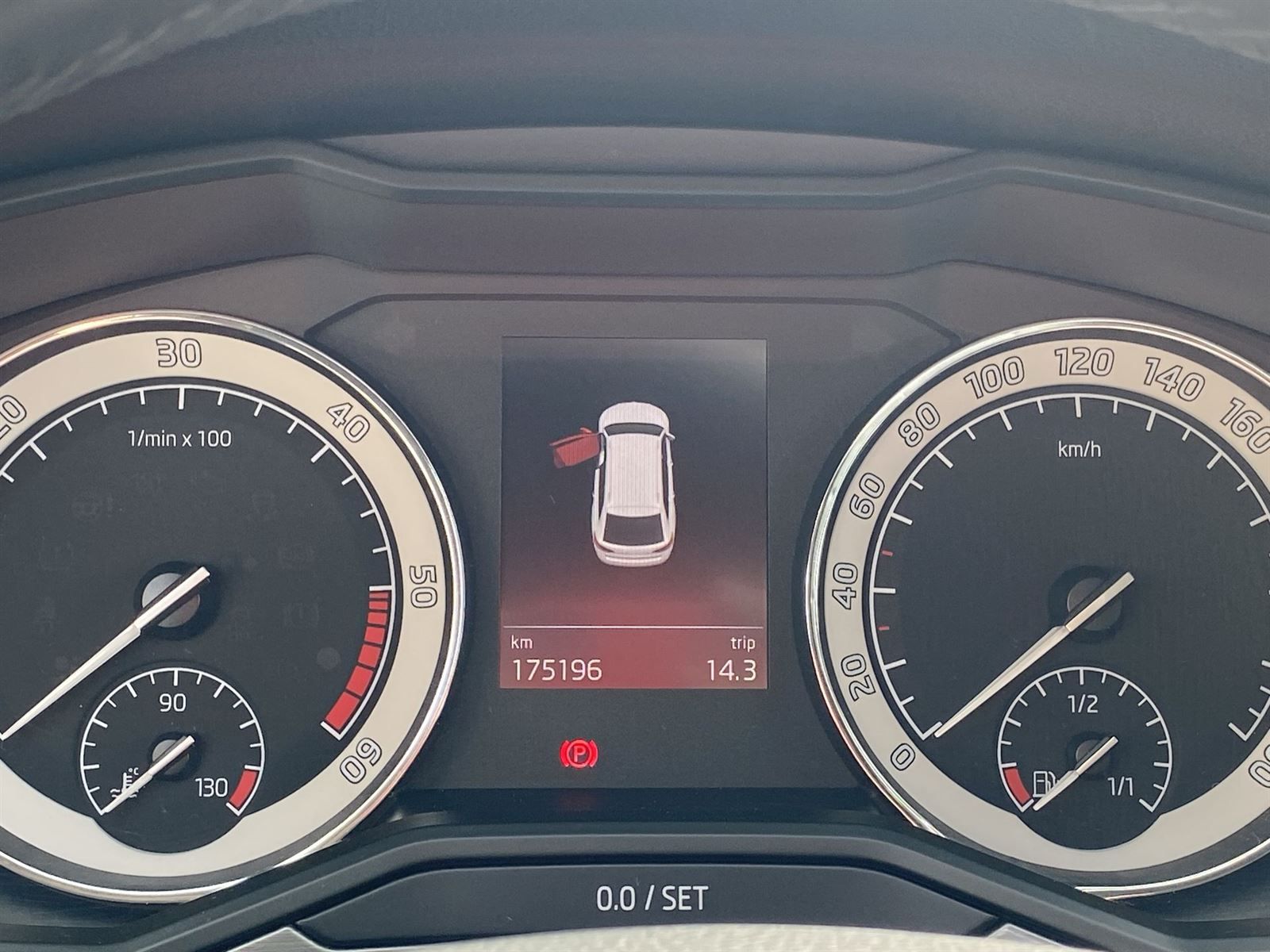 Škoda Superb, Combi 2.0 TDI 4x4 DSG Scout - fotka 6