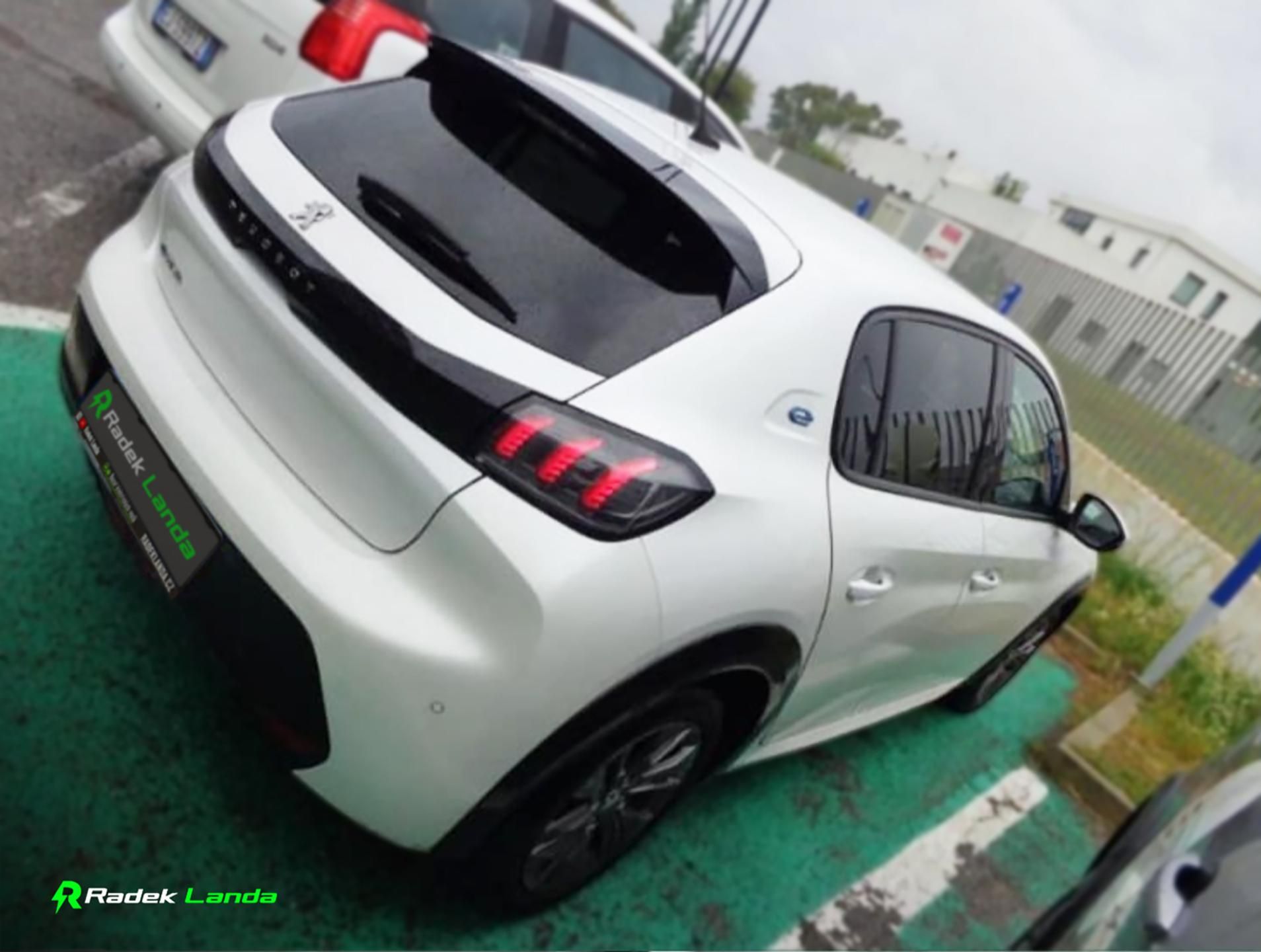 Peugeot 208, Allure Pack | DC 100 kW - fotka 5