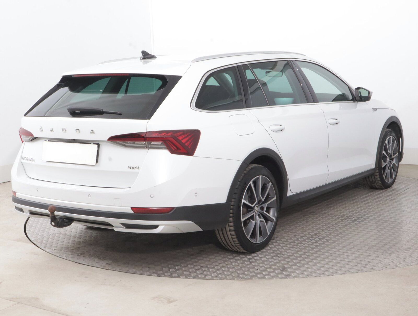 Škoda Octavia, Scout 2.0 TDI, 4X4, Automat - fotka 5