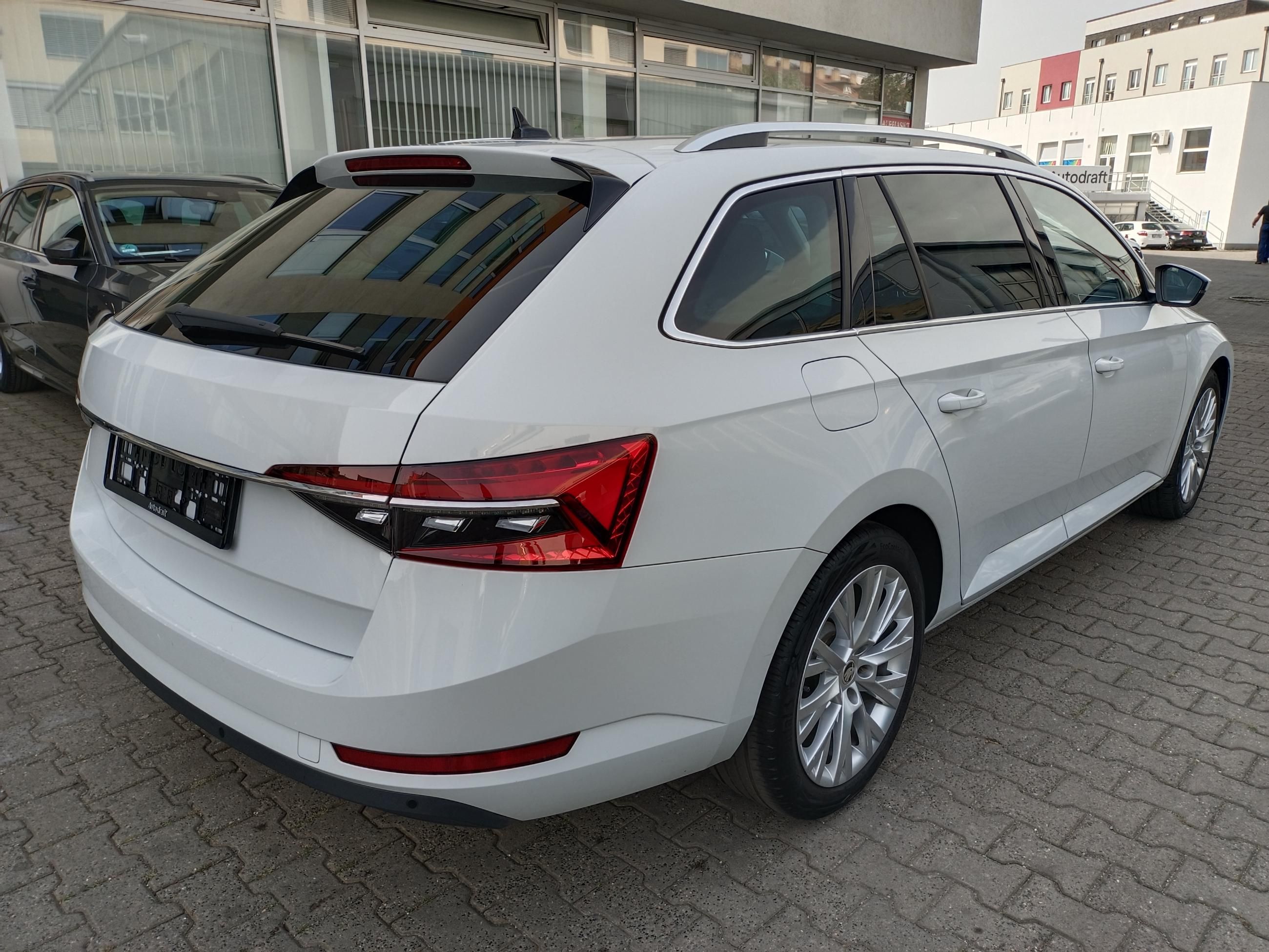 Škoda Superb, 2.0 TDI 110kW DSG Style - fotka 6