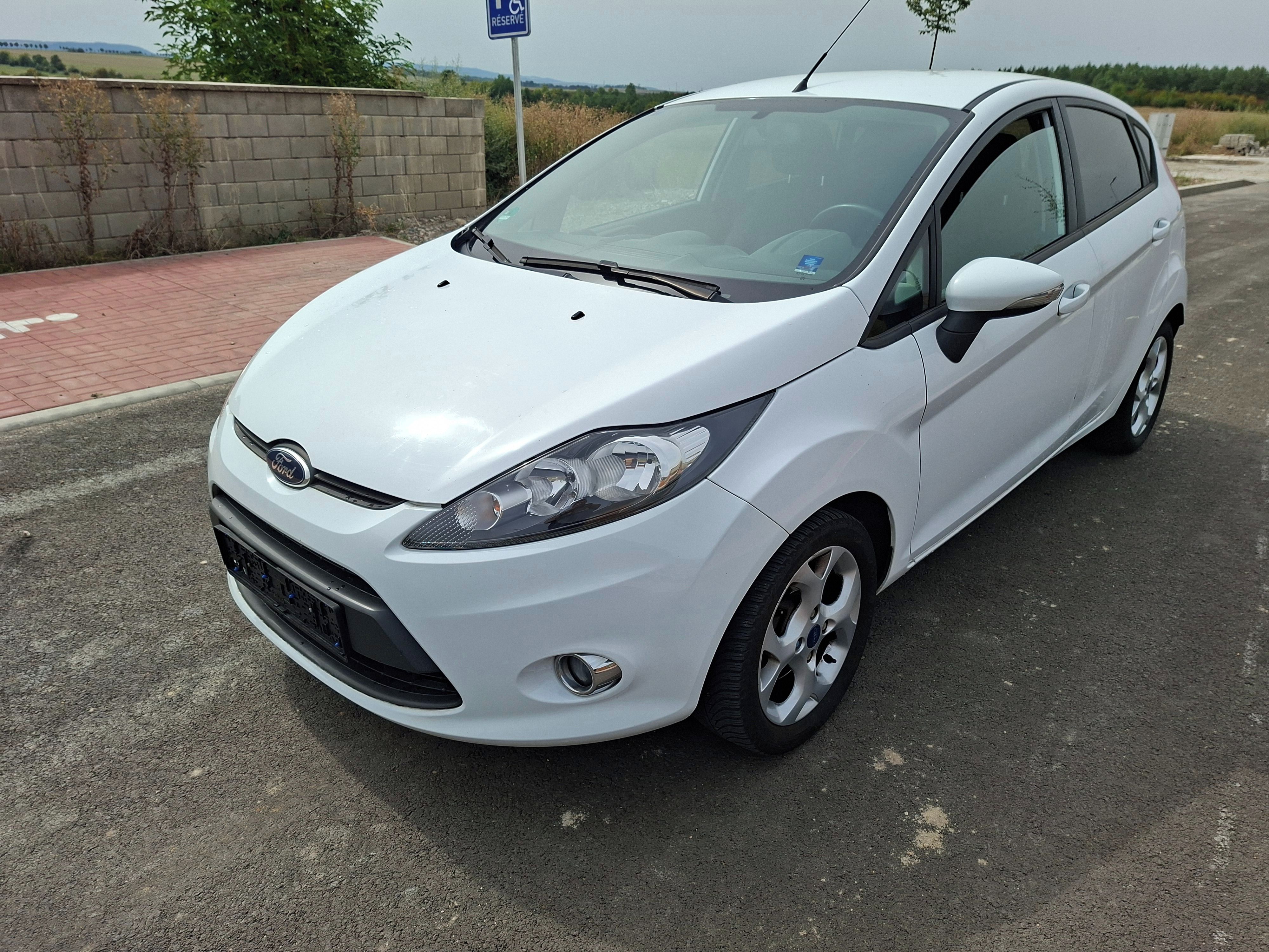 Ford Fiesta, Titanium, 1,25i,serv.kn. - fotka 3