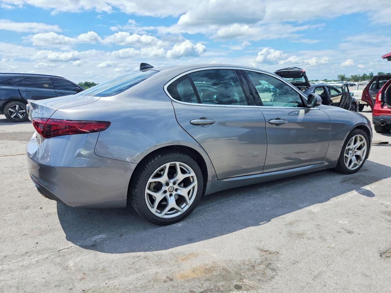 Alfa Romeo Giulia, Auto na cestě - fotka 4