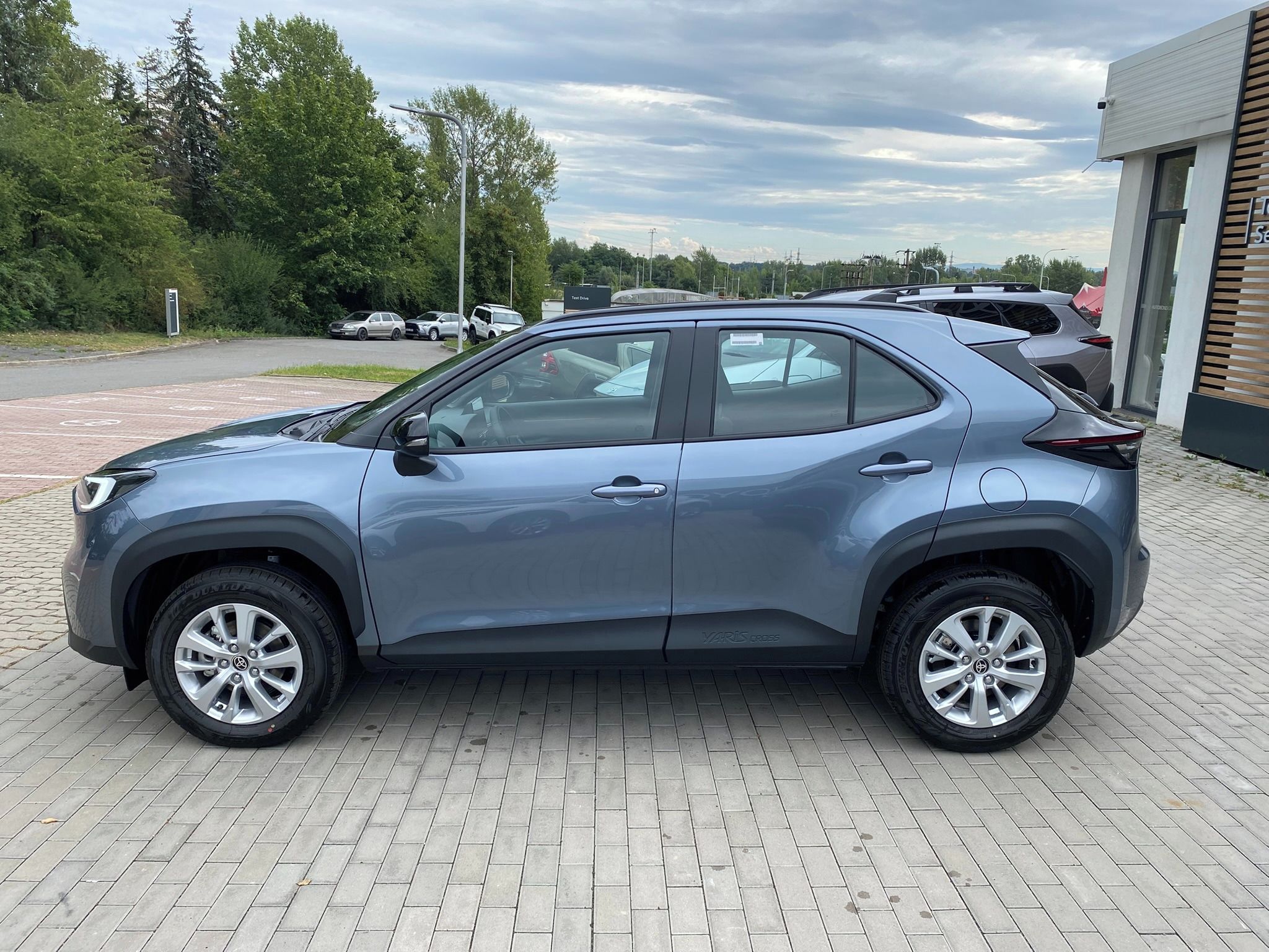 Toyota Yaris Cross, 1.5 HEV COMFORT + zimní kola - fotka 3