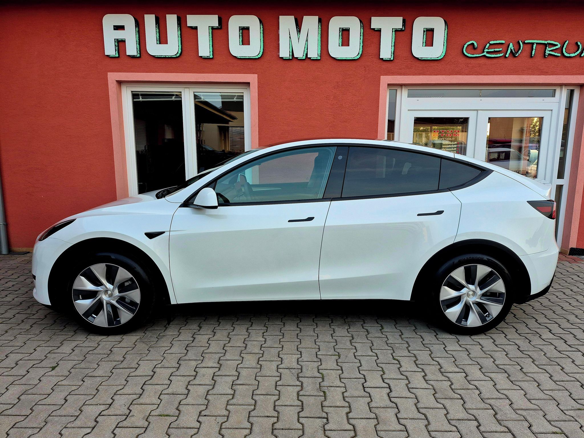 Tesla Model Y, Standard plus RWD 220kW DPH ta - fotka 2