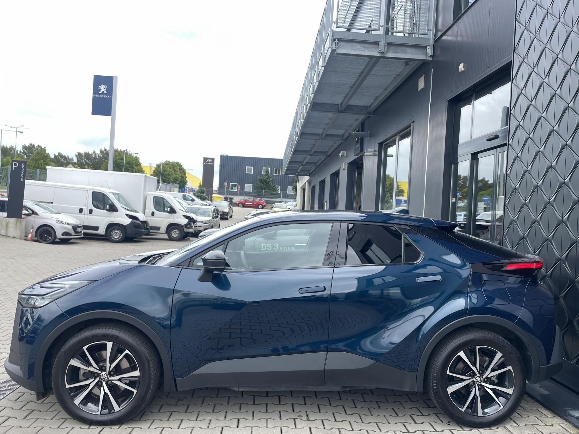 Toyota C-HR, STYLE 2.0 PHEV 164 kW - fotka 4