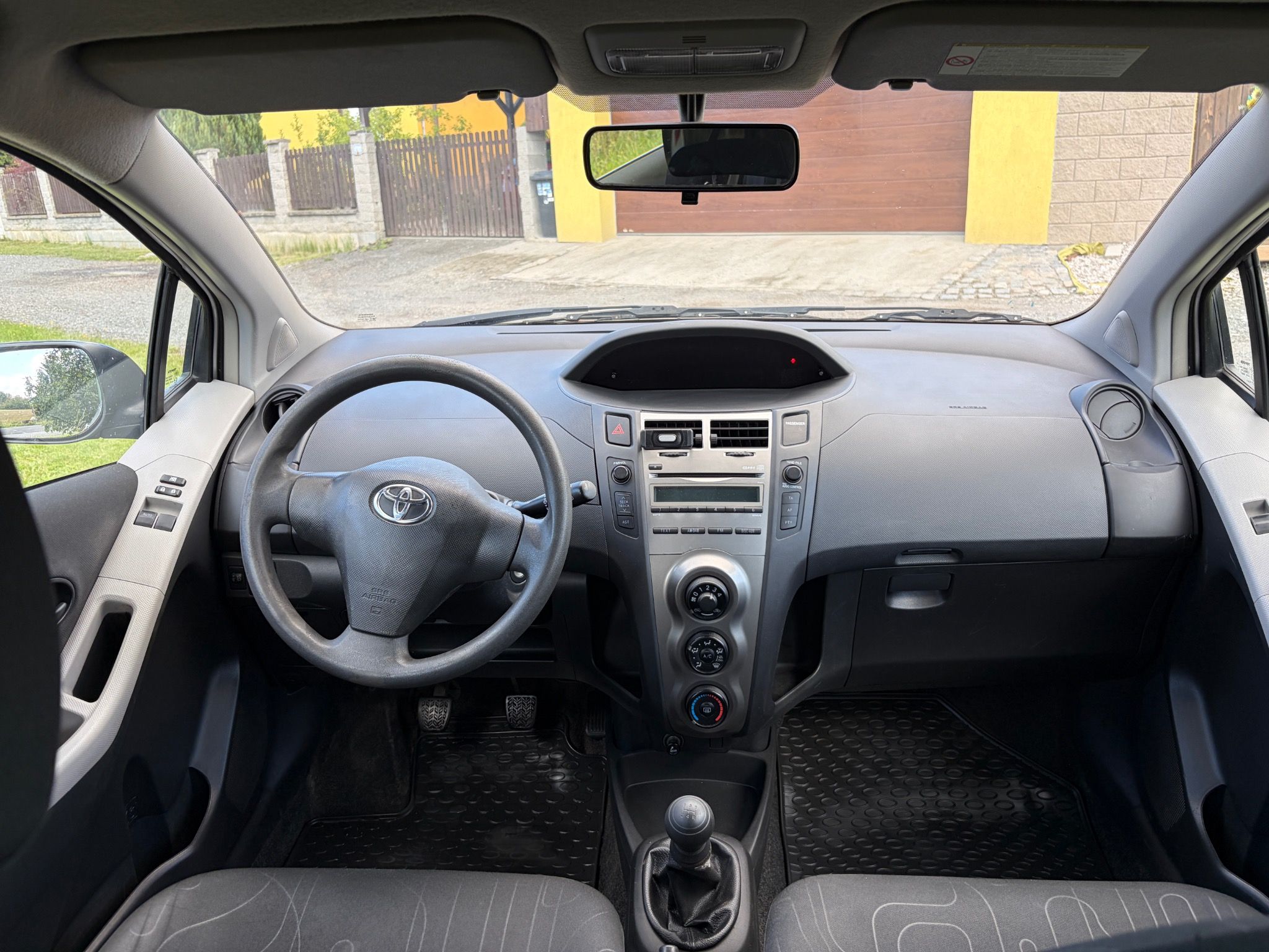Toyota Yaris, 1.0 VVT-i, Parkovací senzory, - fotka 6