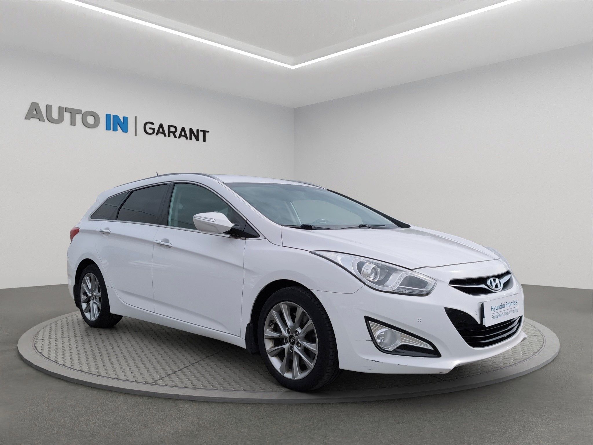 Hyundai i40, 1.7 CRDi 100kW, A/T, ČR, 1. Ma - fotka 3