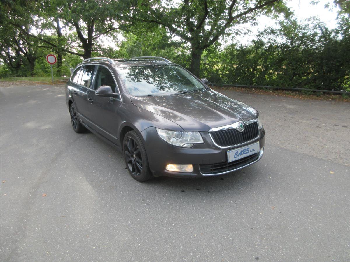 Škoda Superb, 2,0 TDi Závada Přev. Panorama - fotka 4