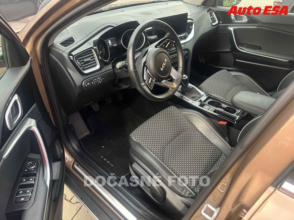 Kia XCee´d, 1.5T-GDi,ČR - fotka 3
