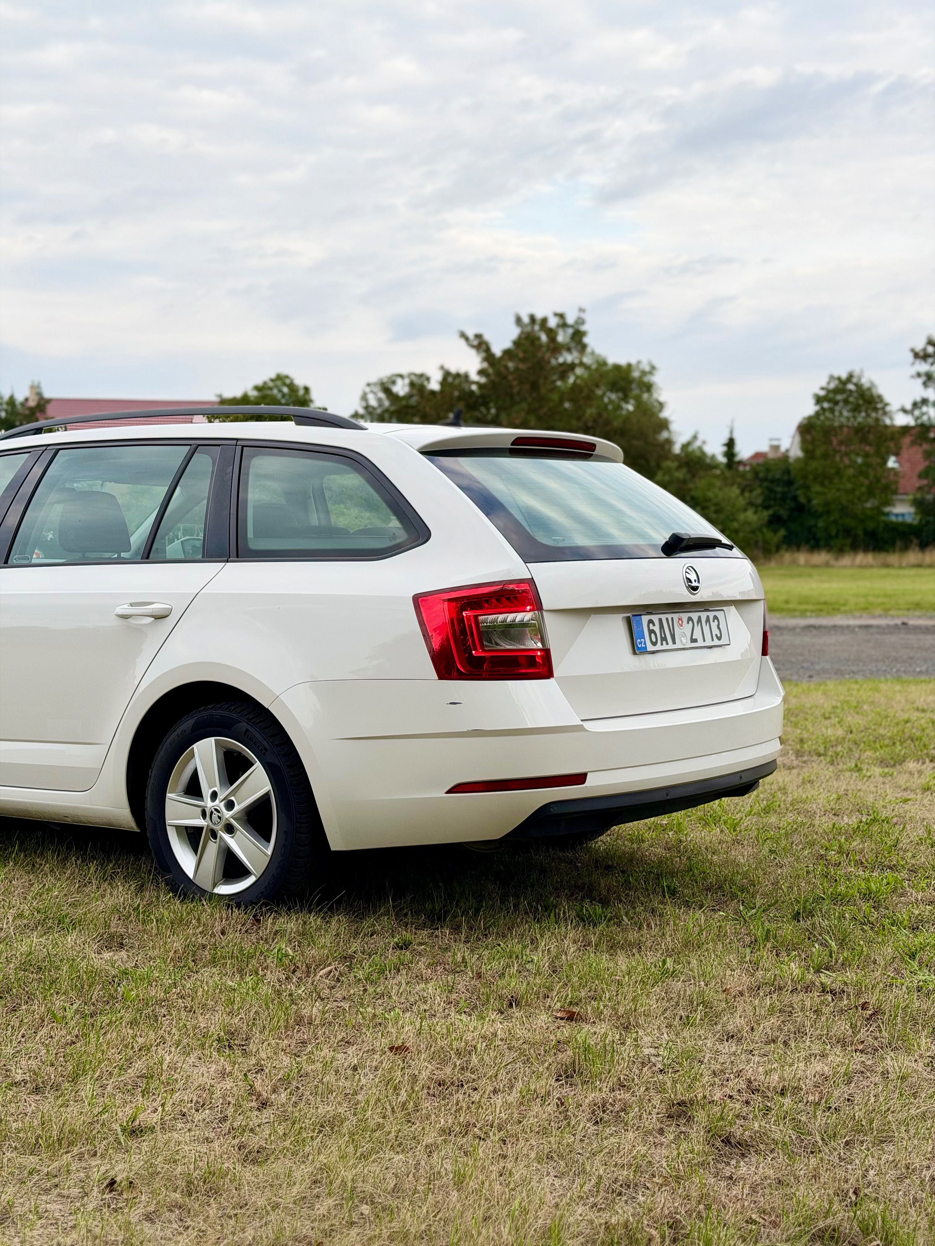 Škoda Octavia, 2.0 TDI - ODPOČTOVÁ - fotka 5