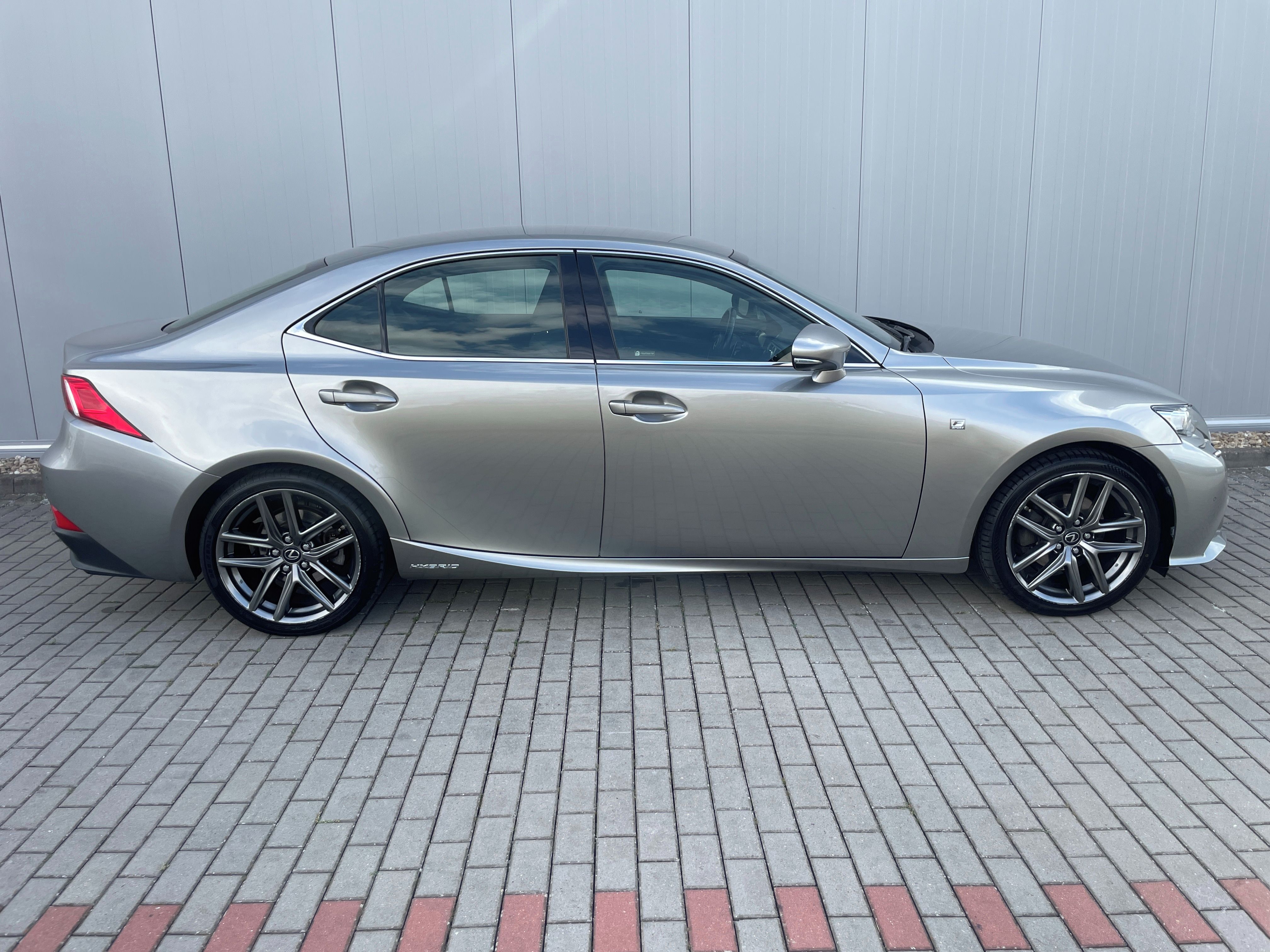 Lexus IS, 300h F-SPORT - fotka 5