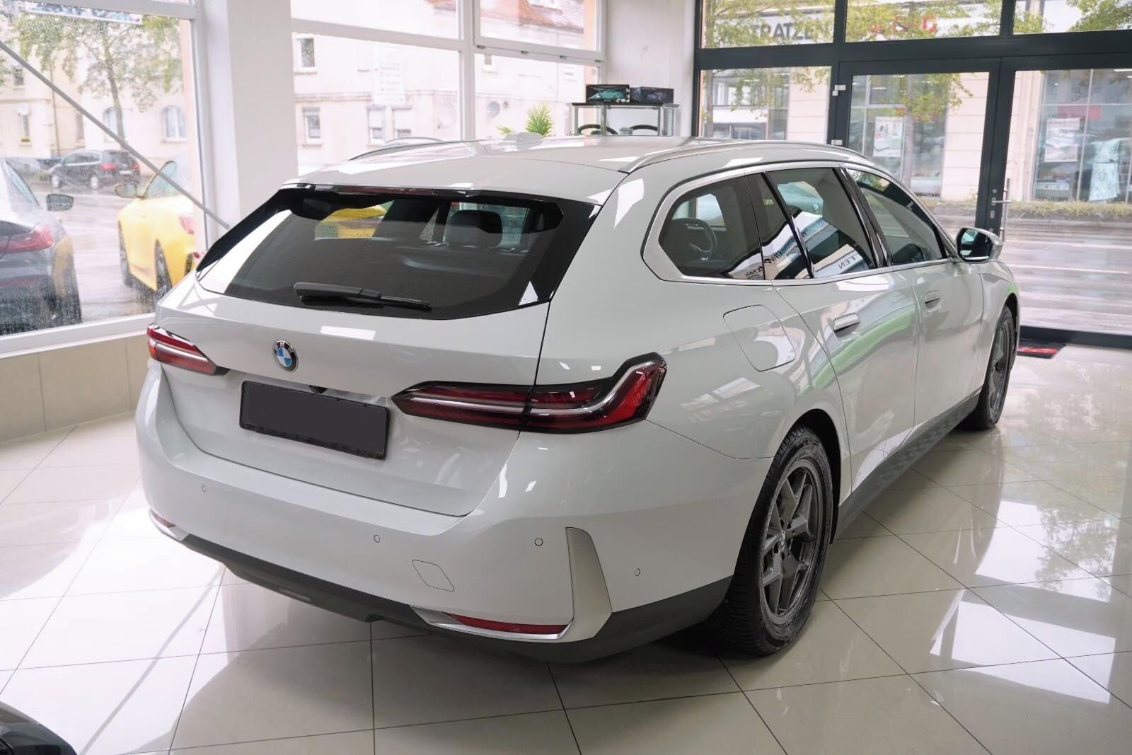BMW Řada 5, 520 d Touring *Kůže*Kamera* - fotka 4