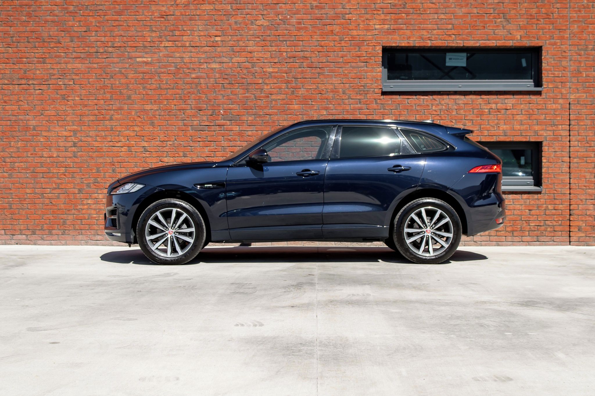 Jaguar F-Pace, P250 R-Dynamic AWD PANO|LED - fotka 5