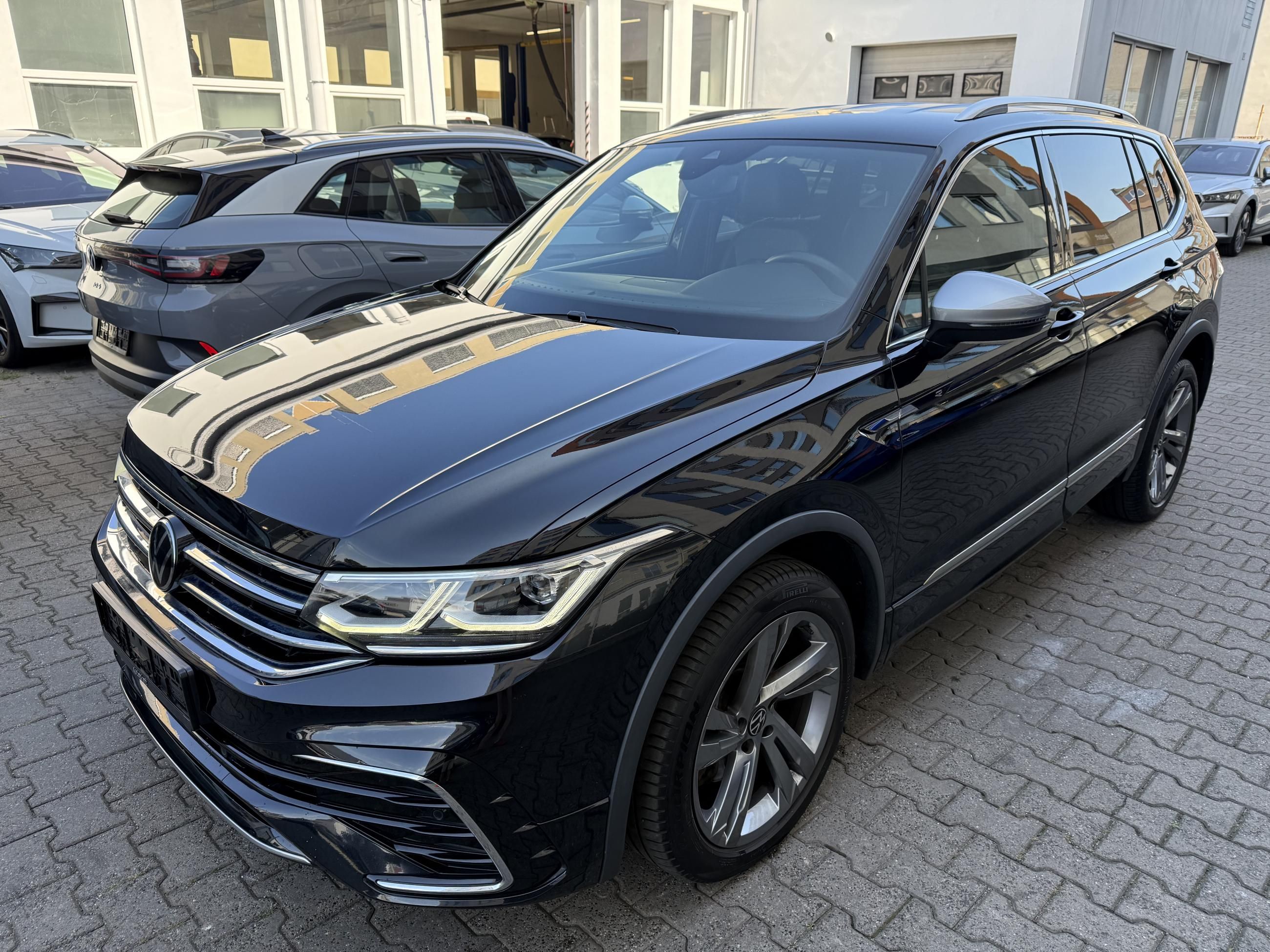 Volkswagen Tiguan Allspace, 2.0 TSI 140kW 4x4 DSG R-Line - fotka 3