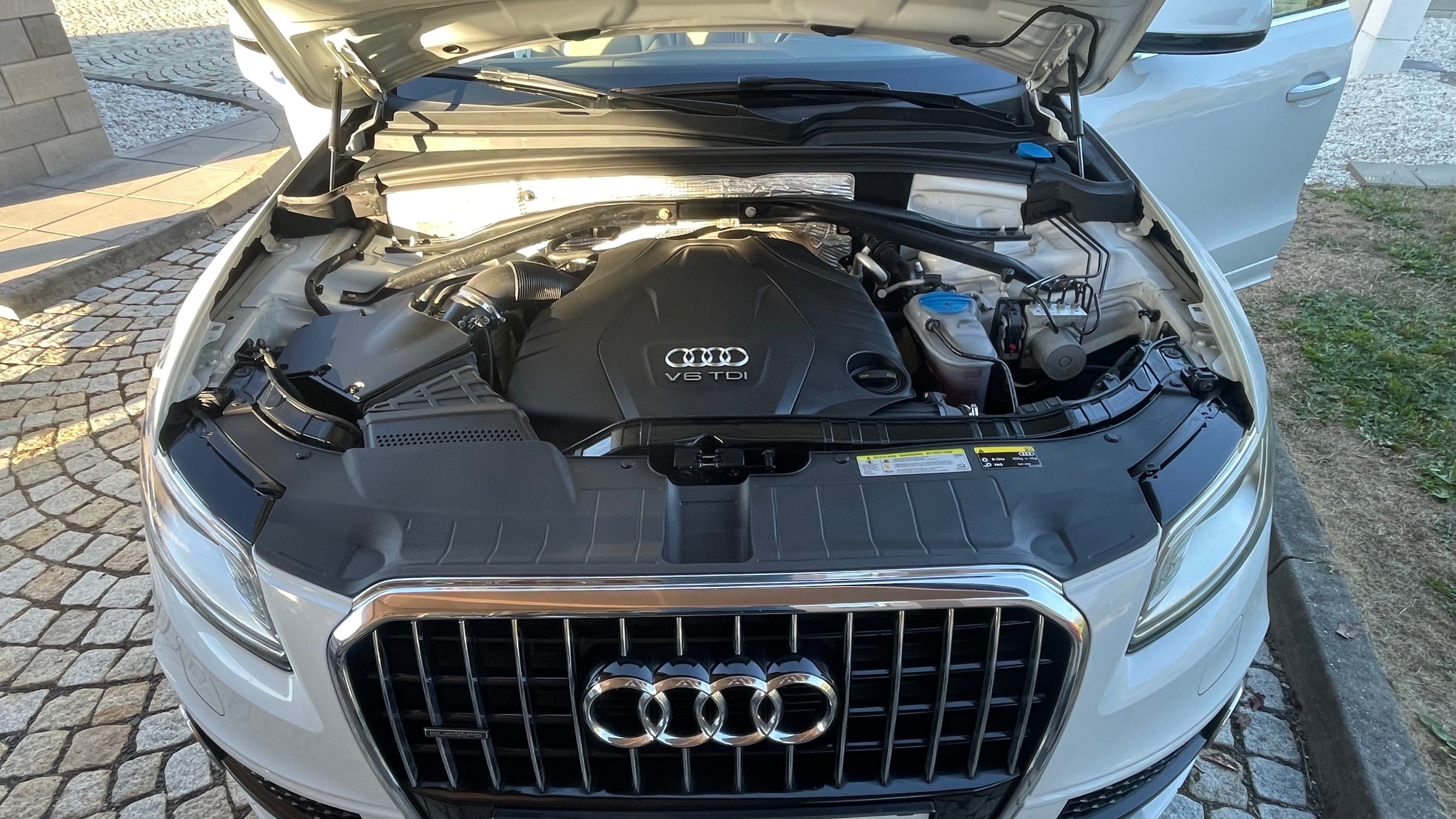 Audi Q5, 3.0TDI V6 190kw QUATRO S-LINE - fotka 4