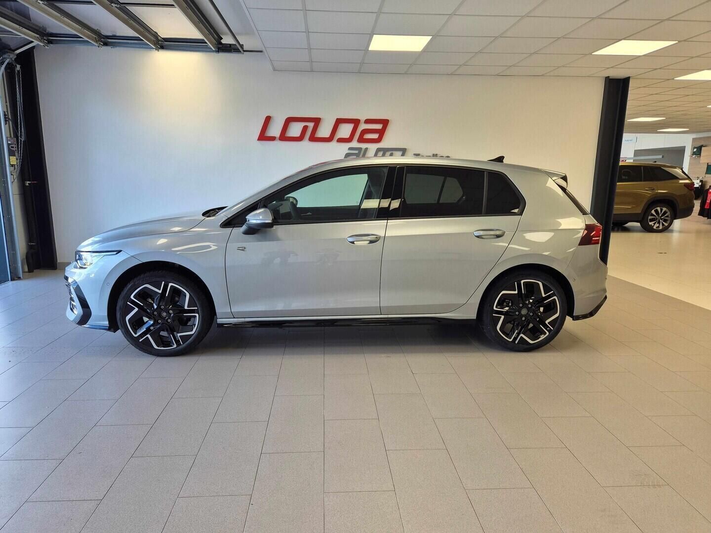Volkswagen Golf, R-Line People 1,5 eTSI 7DSG mH - fotka 3