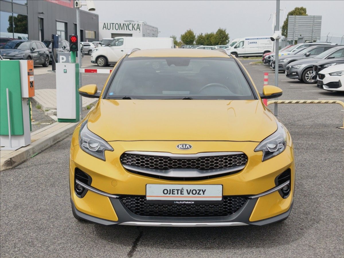 Kia XCee´d, 1,4 T-GDi MT 103kW 1.ČR Servis - fotka 4
