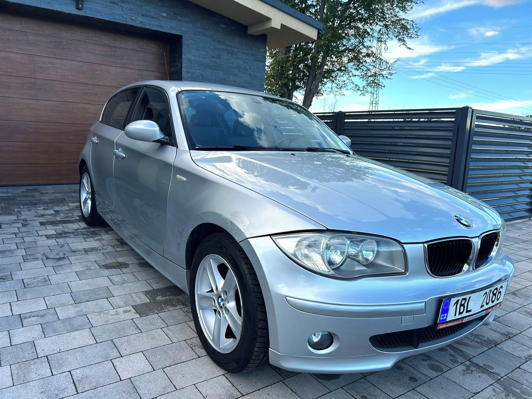 BMW Řada 1, 116i E87 160tis km Nová STK - fotka 3
