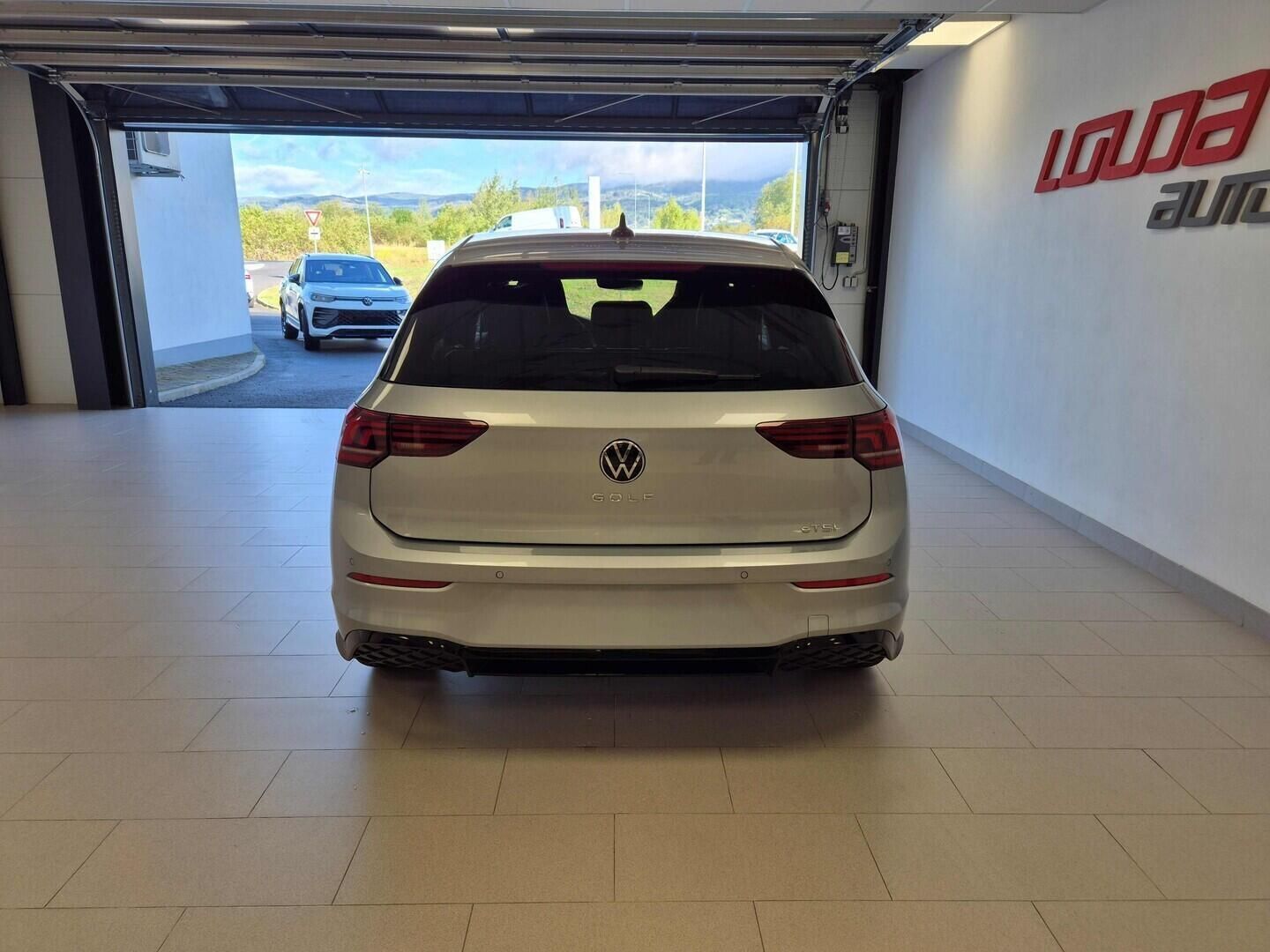 Volkswagen Golf, R-Line People 1,5 eTSI 7DSG mH - fotka 5