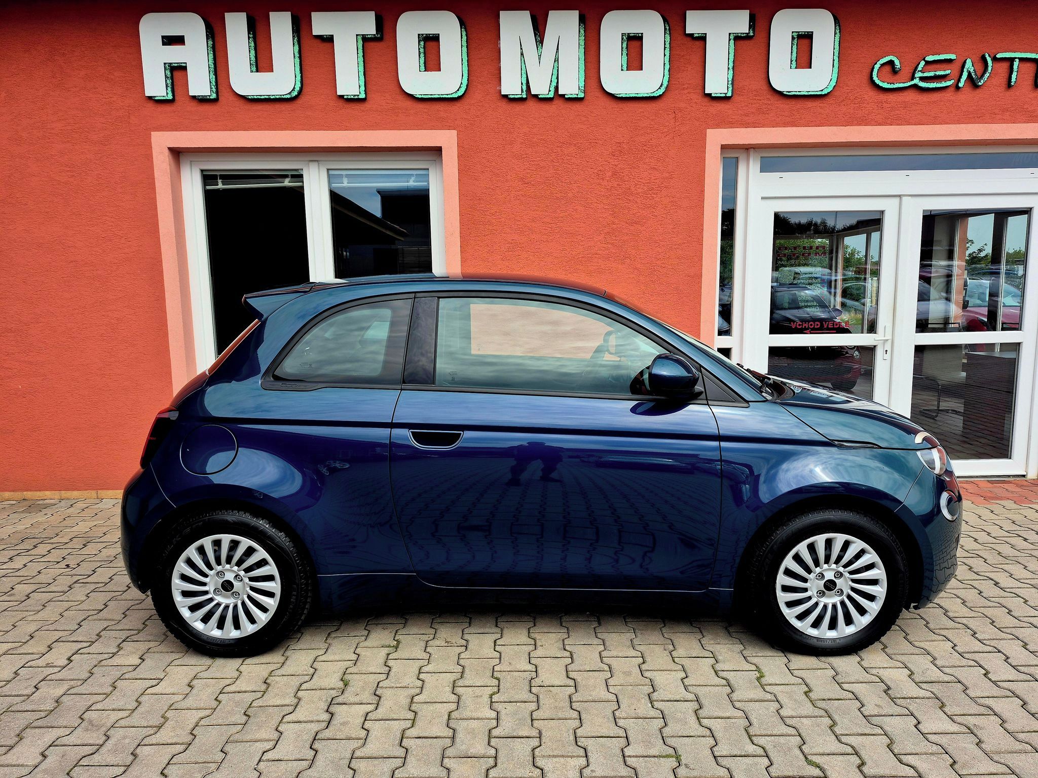 Fiat 500E, 42kwh 87KW  (ODPOČET DPH) - fotka 5
