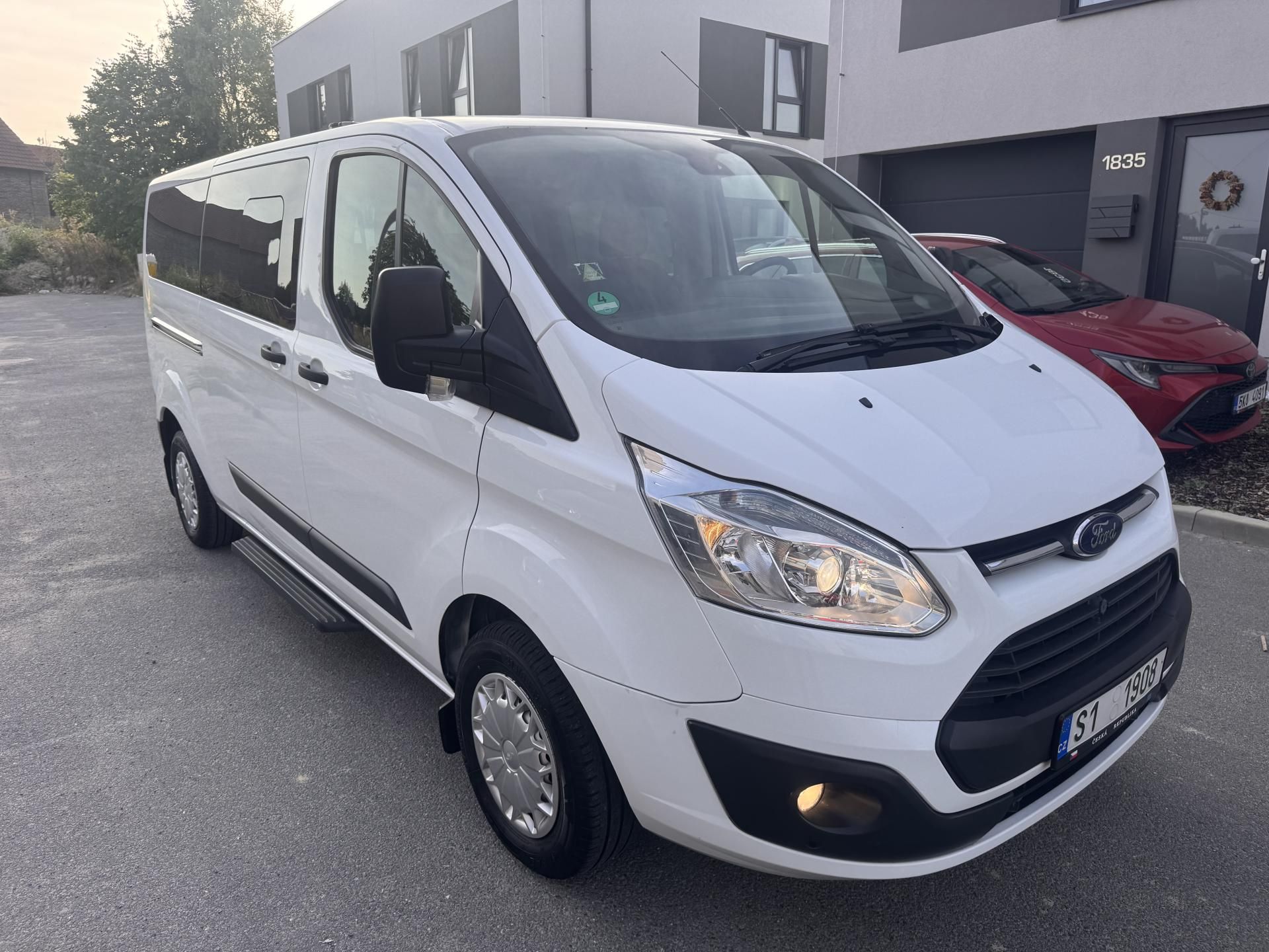 Ford Tourneo Custom, 2.2TDCI 92KW L2 9.MÍST - fotka 4