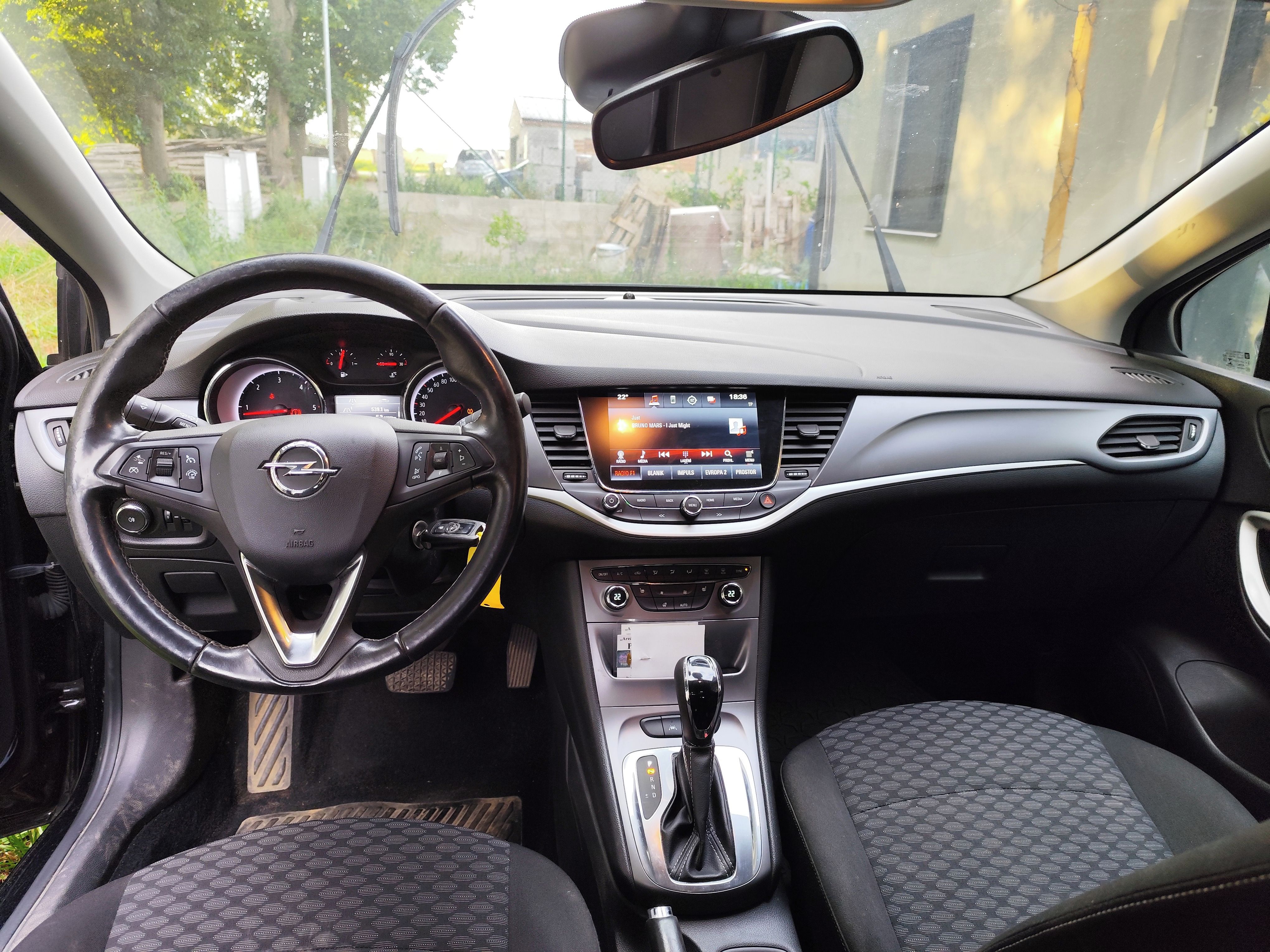 Opel Astra, 1,6 TDCI, automat - fotka 4