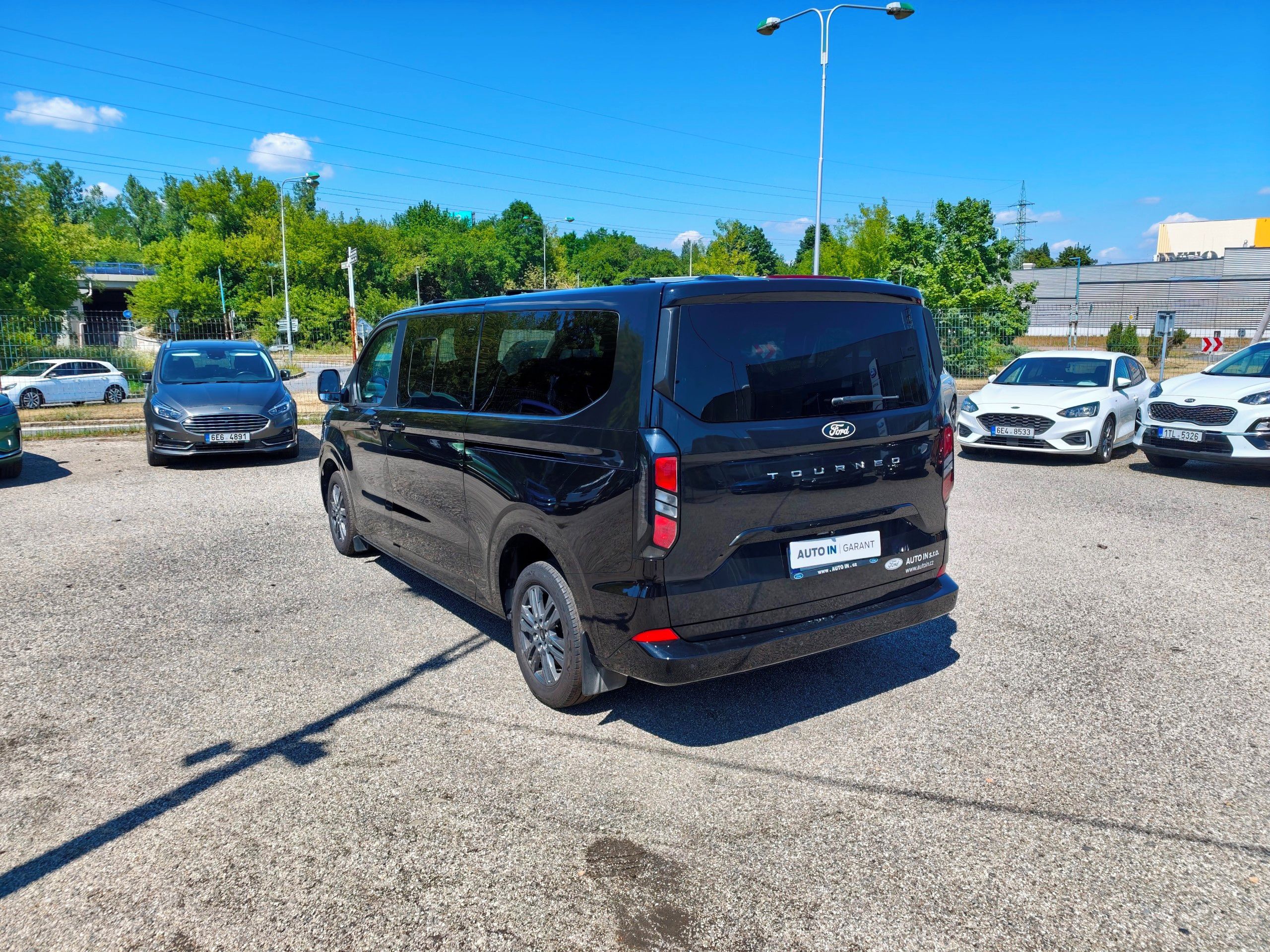 Ford Tourneo Custom, L2 , Titanium , čr, 1.majitel - fotka 6