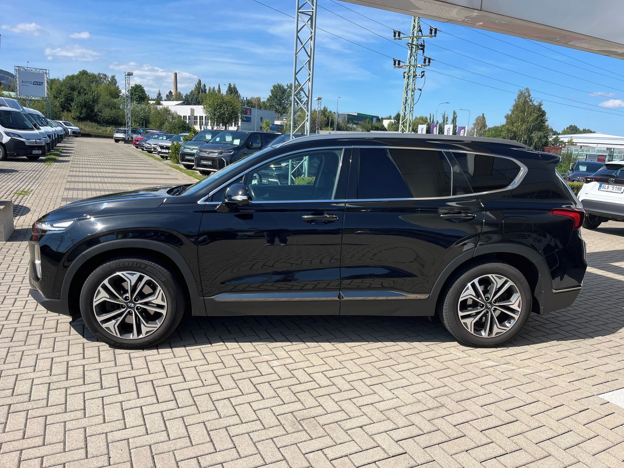 Hyundai Santa Fe, 2.2 CRDi 4x4 8DCT Luxury 7míst - fotka 3