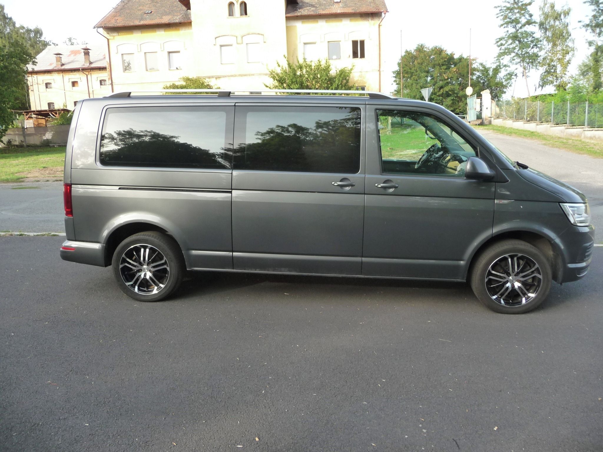 Volkswagen Multivan, T6 2.0TDi Long - fotka 4