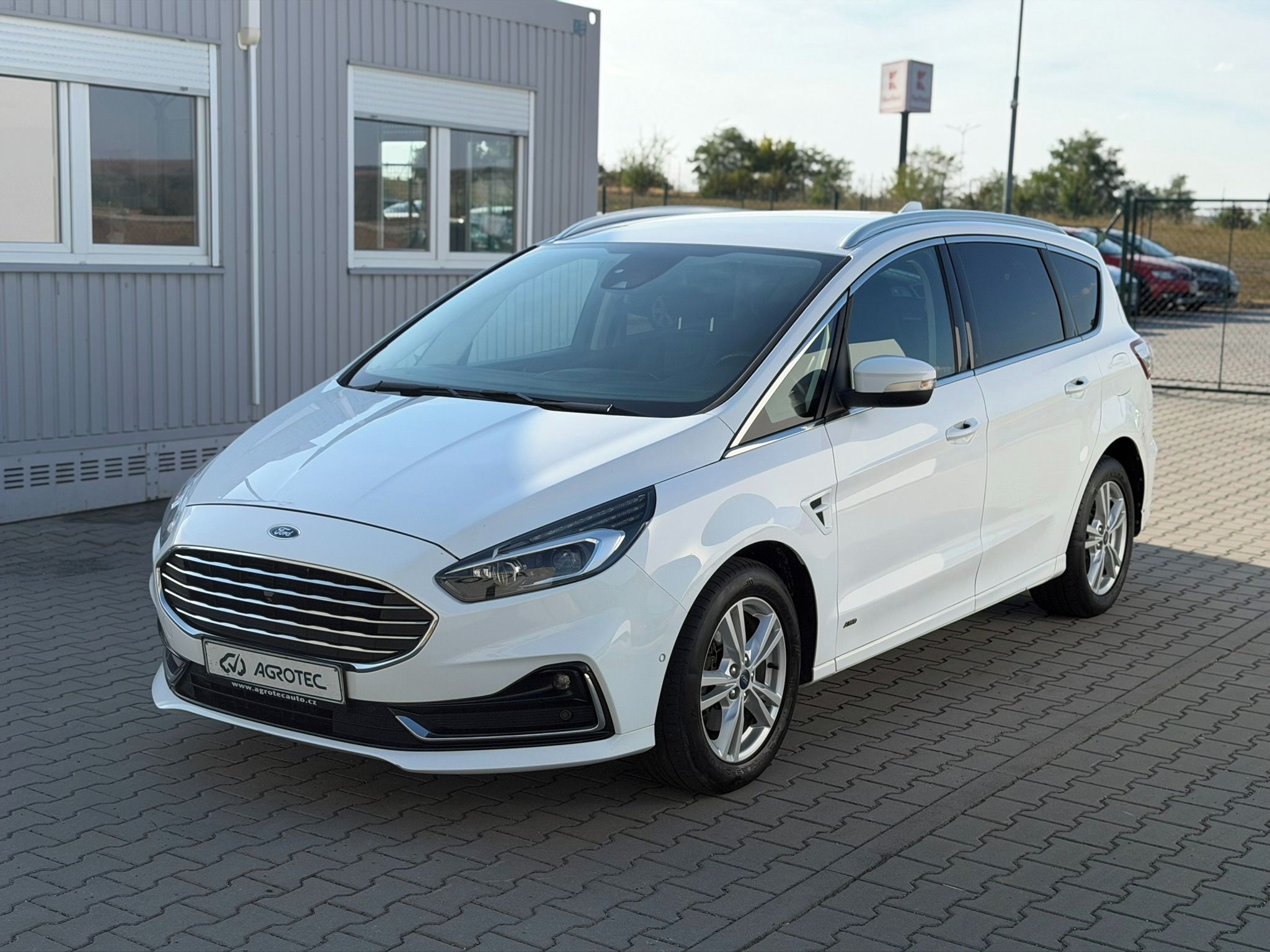 Ford S-MAX, 2.0 TDCi 140 kW Titanium 4x4 - fotka 3