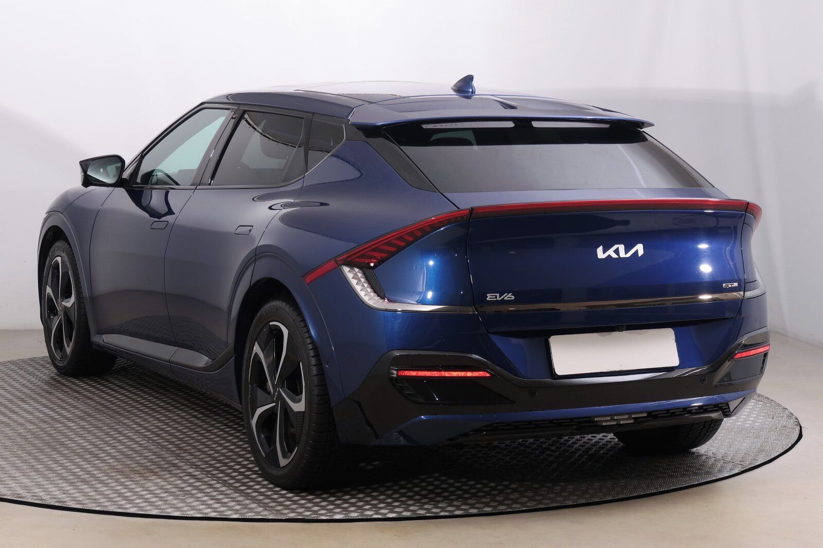 Kia EV6, AWD 77.4 kWh, SoH 100% - fotka 4