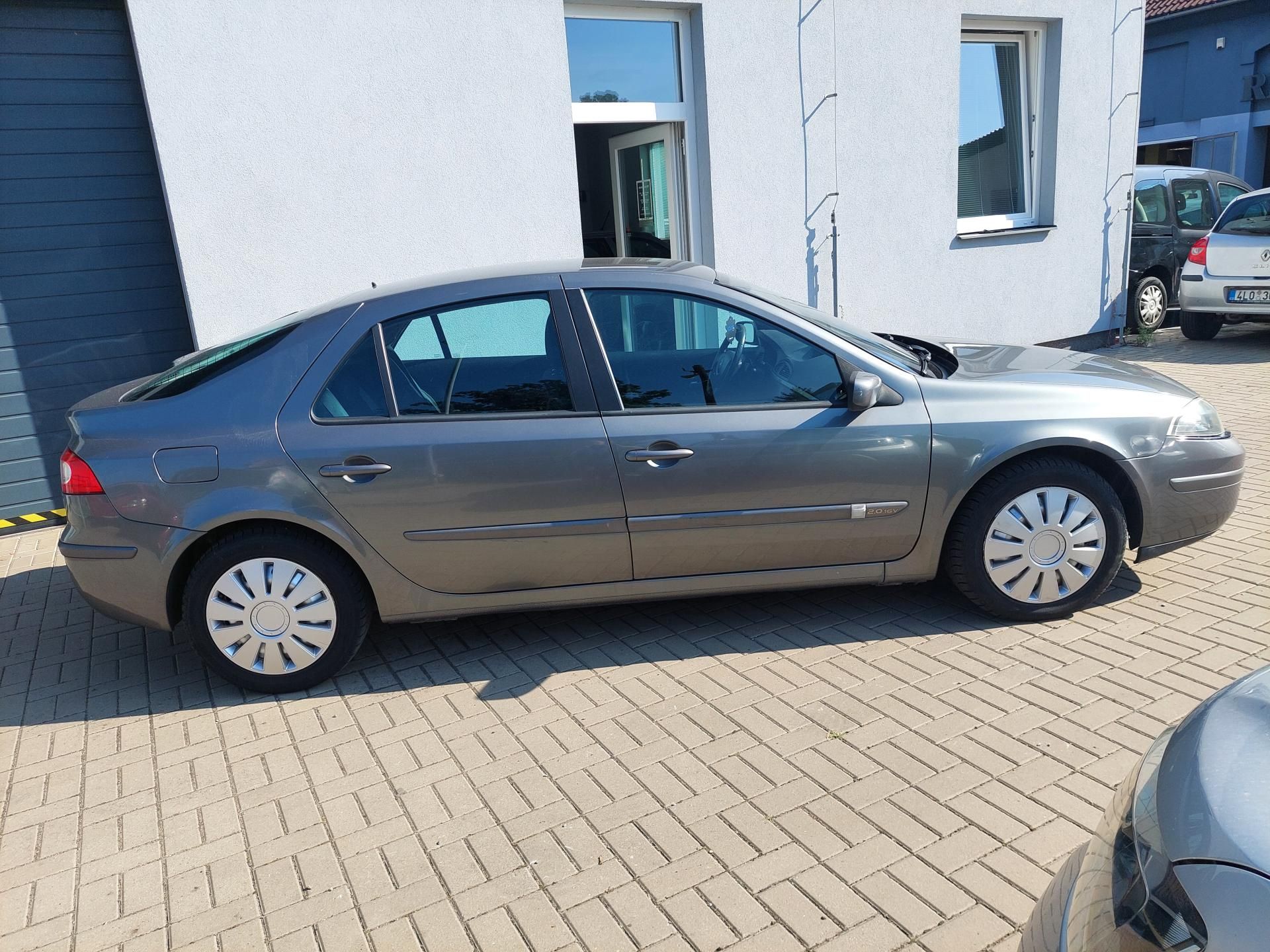 Renault Laguna, II. 2.0i-16v - fotka 4