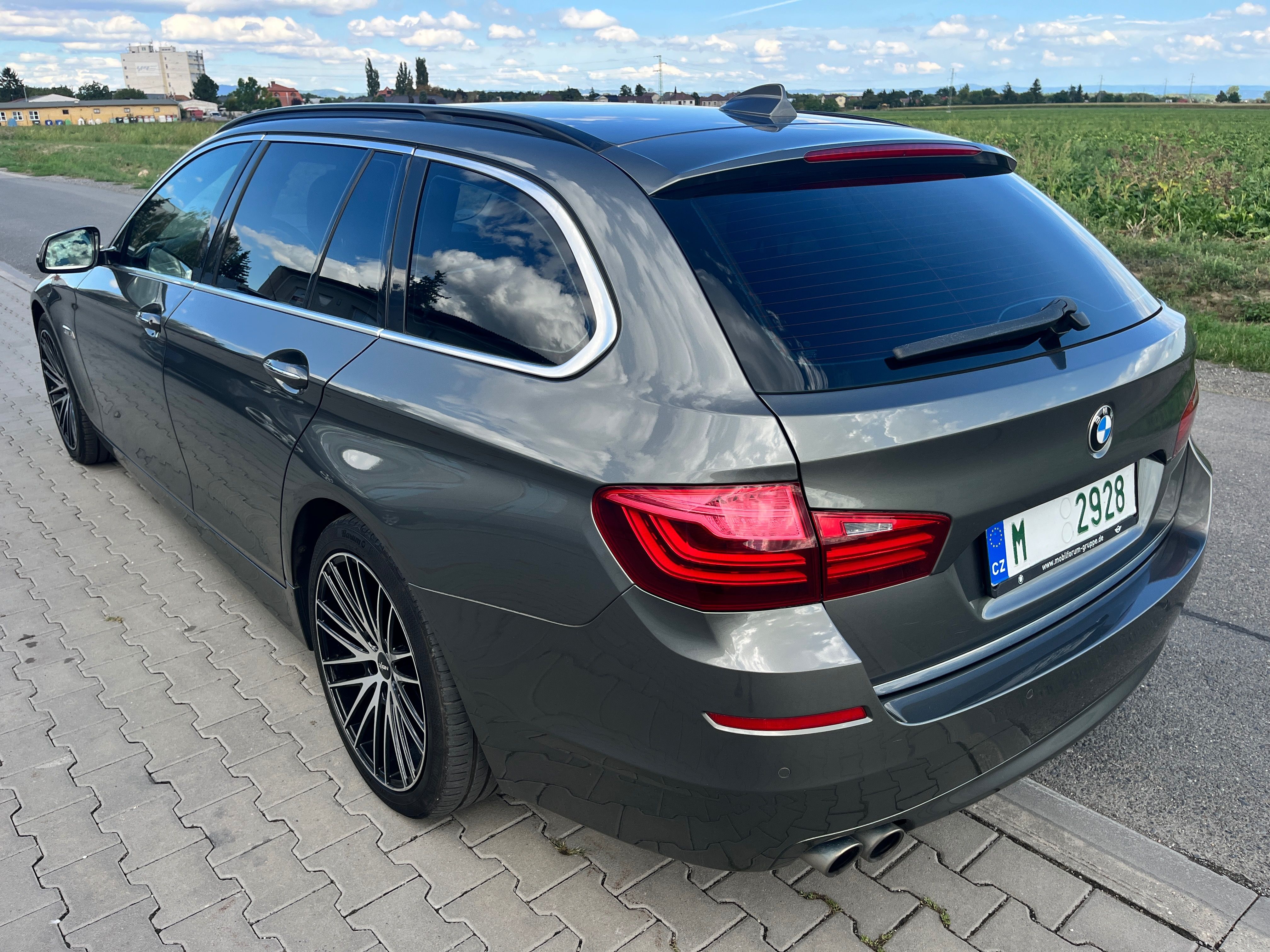 BMW Řada 5, 520D Luxury Line Automat 135kW - fotka 3