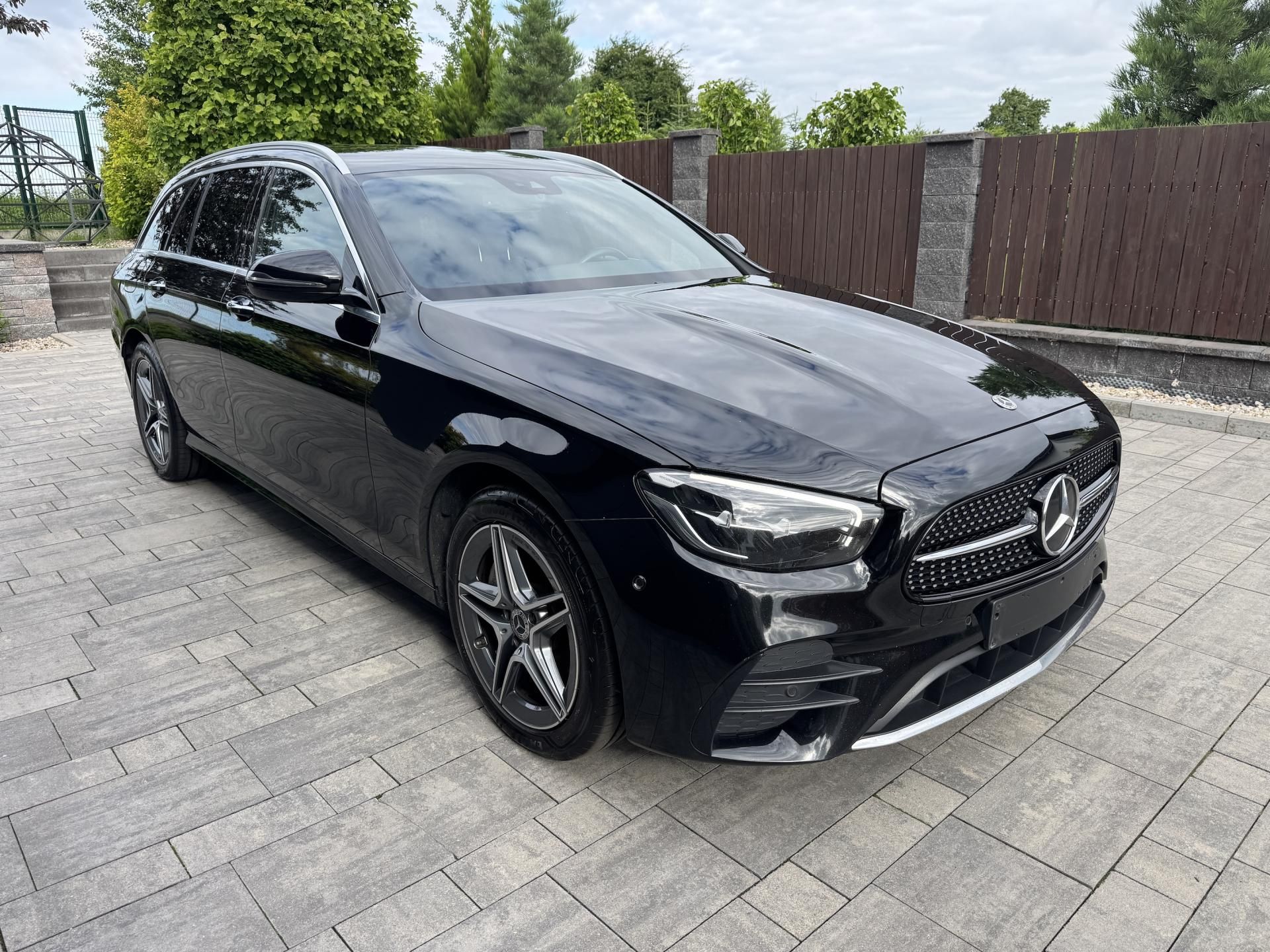 Mercedes-Benz Třídy E, E 300de 4MATIC AMG Hybrid Tažn - fotka 3