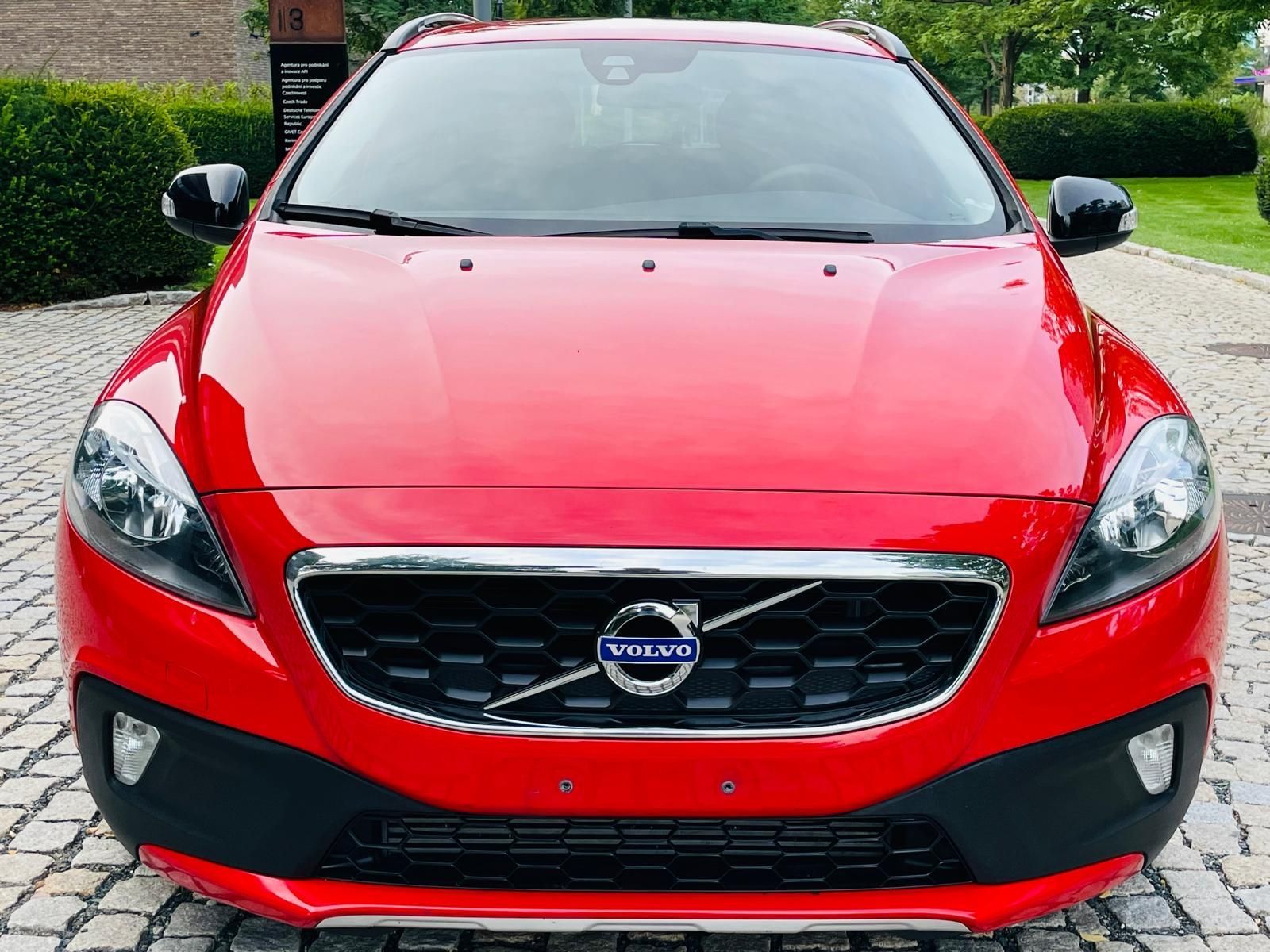 Volvo V40, 2.0D3 AUT CROSS COUNTRY TAŽNÉ - fotka 5