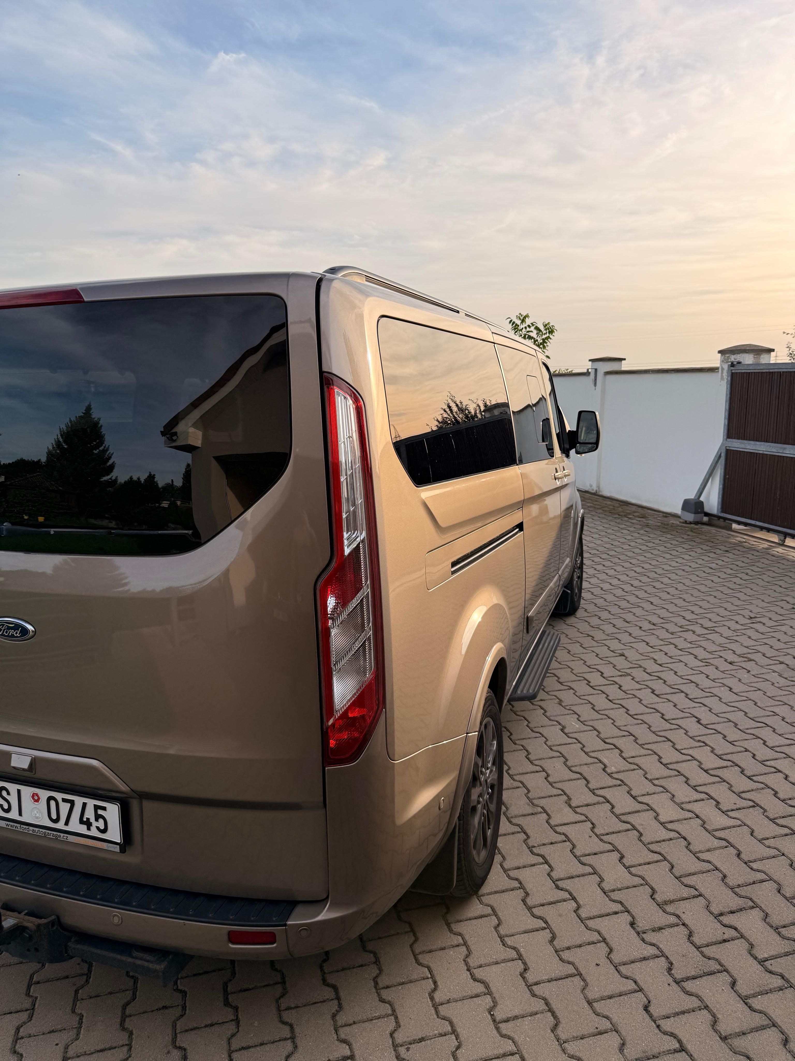 Ford Tourneo Custom - fotka 4