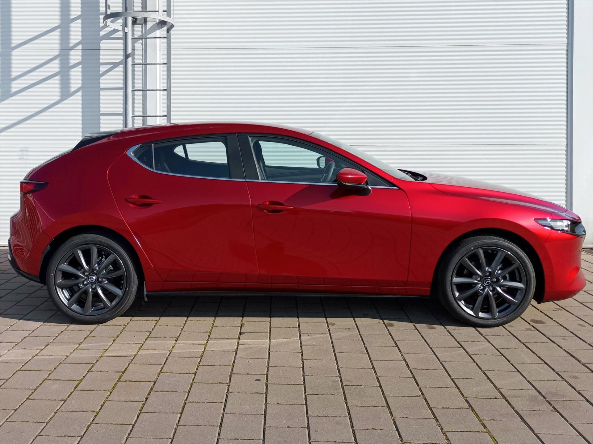 Mazda 3, 2,5 Centre-Line G140k 6MAN  HB - fotka 3
