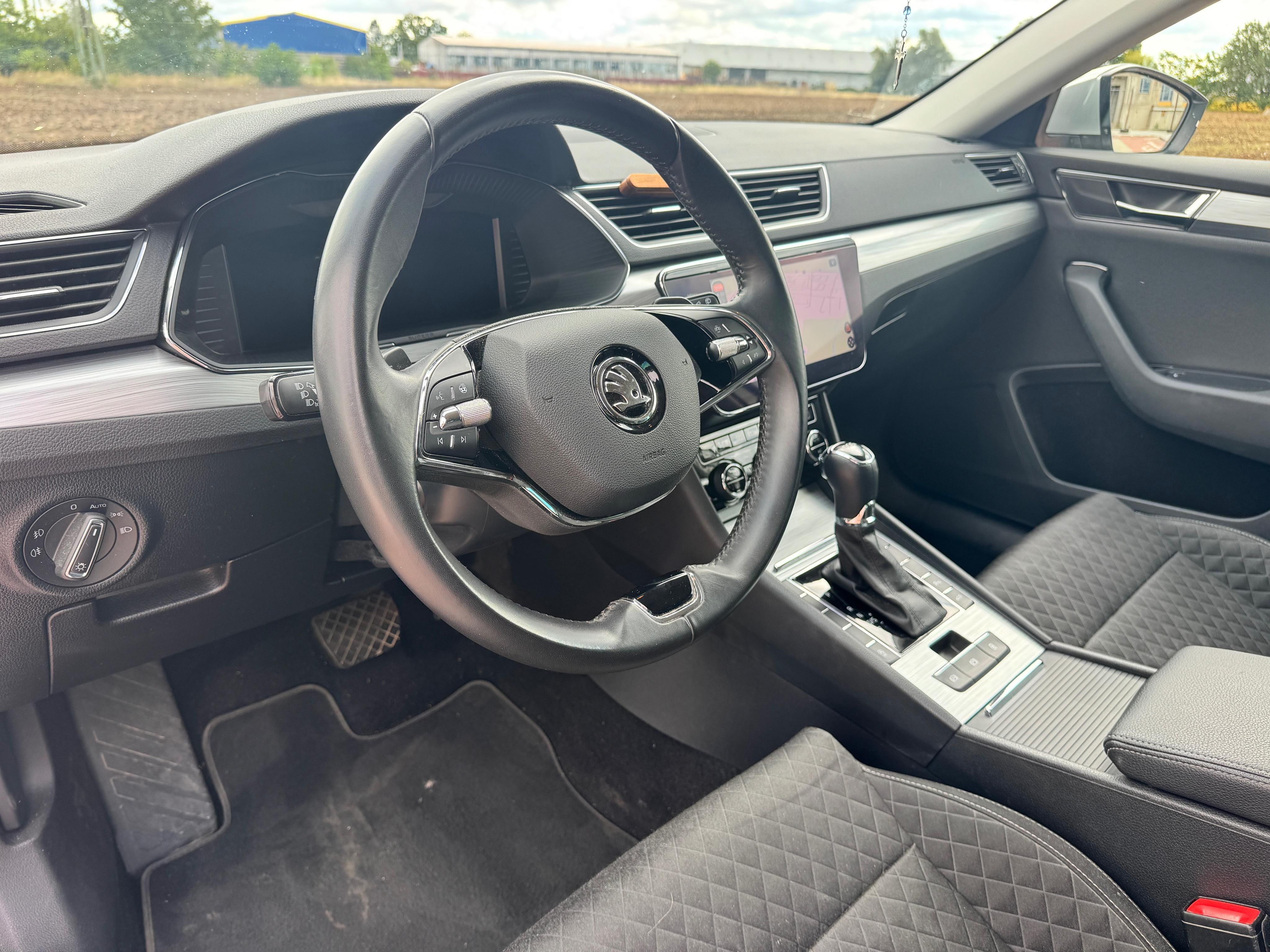 Škoda Superb, 2.0 TDI 110 kW, 127 000 km - fotka 6