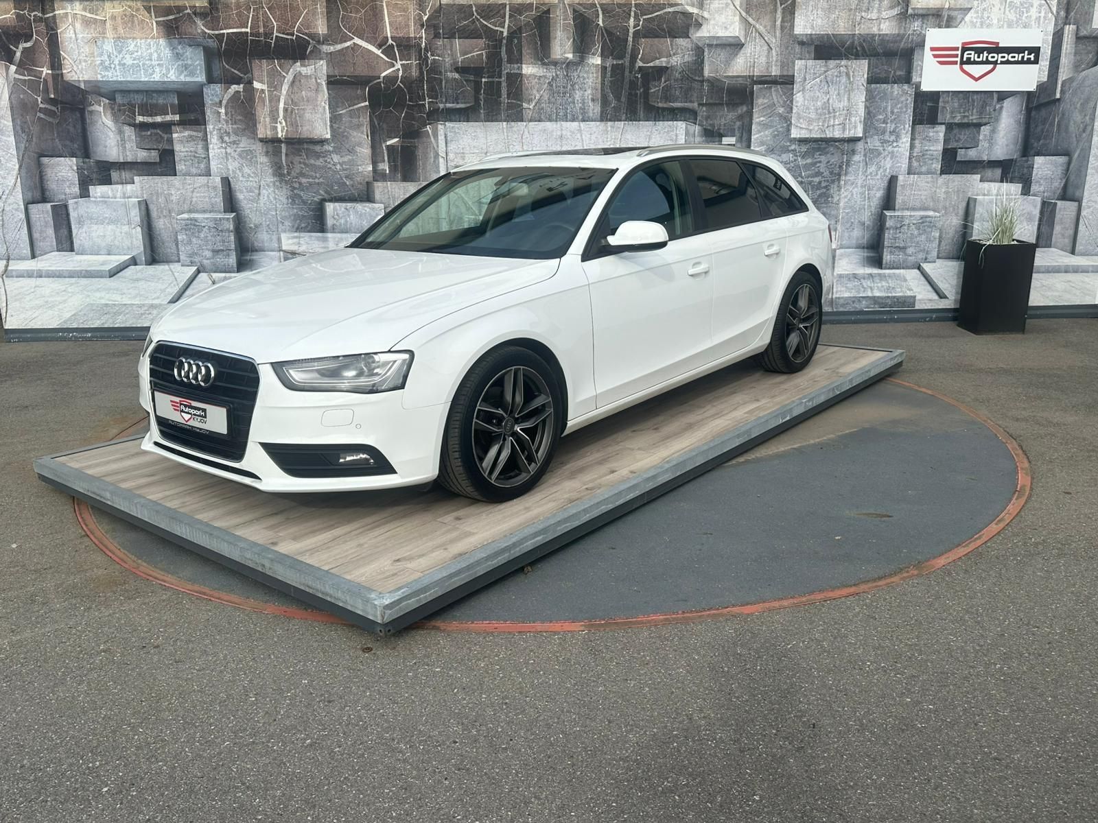 Audi A4, 2.0TDi,105KW,VYHŘ.SED.,TEMP. - fotka 3