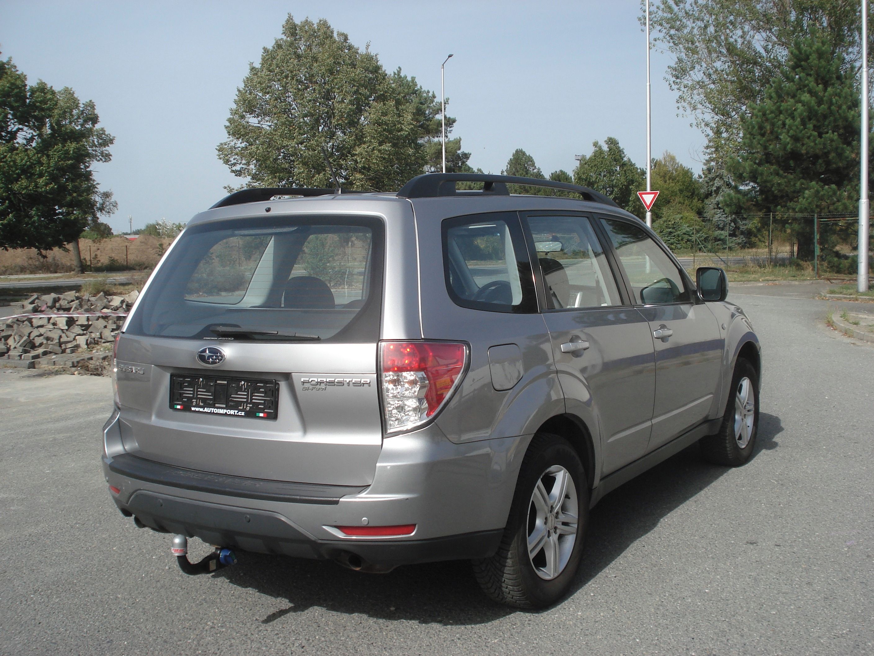 Subaru Forester, 2.0i LPG XENONY ŚIBR TAŽNÉ - fotka 5