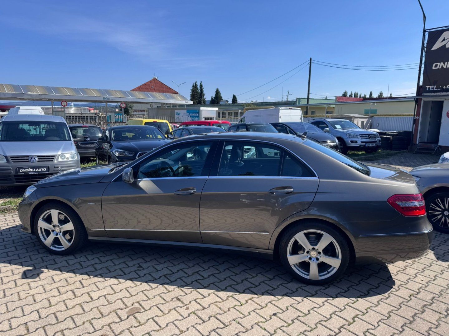 Mercedes-Benz Třídy E, 200 CGI 1,8 135 KW AVANTGARDE - fotka 2