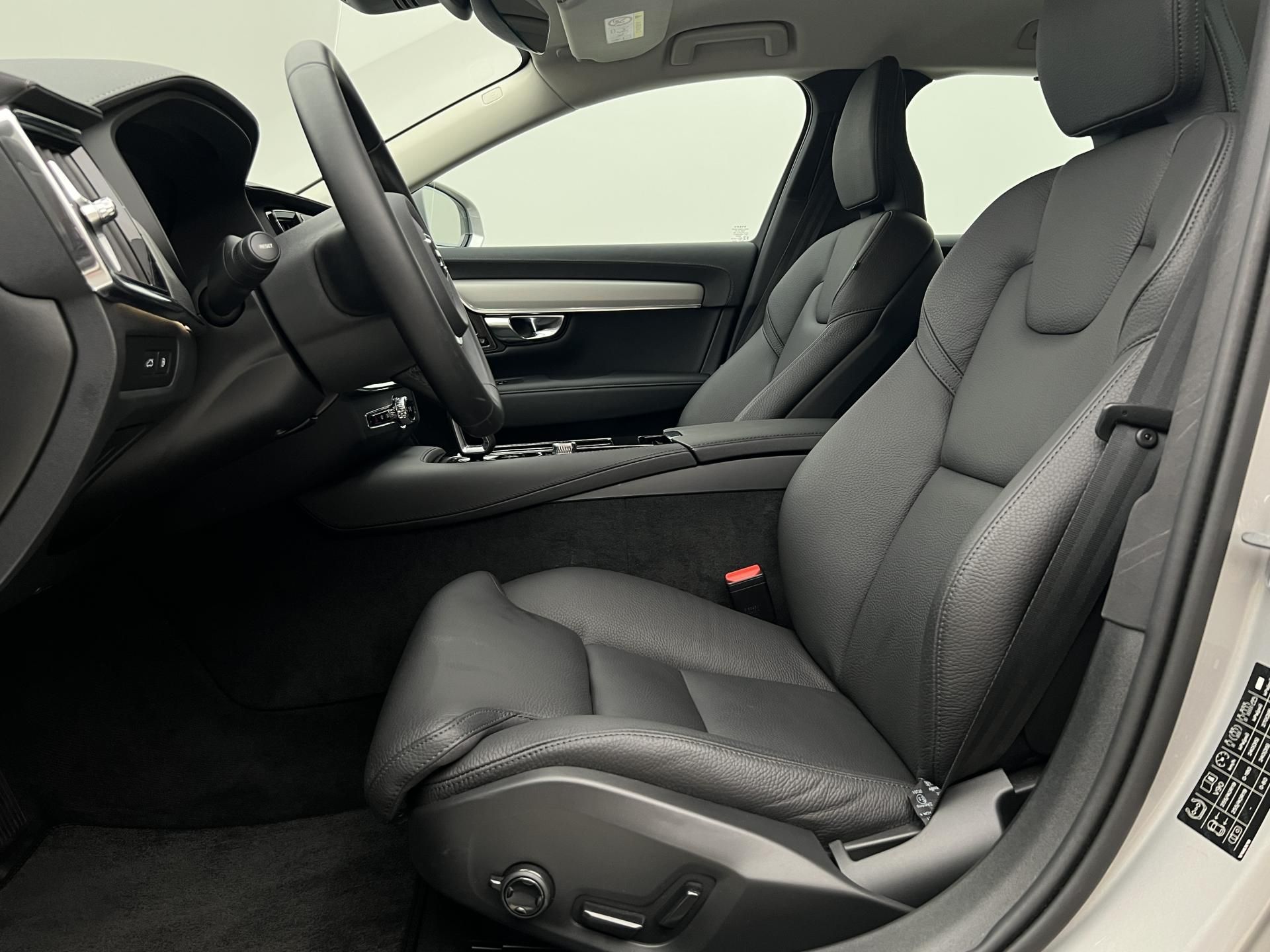 Volvo V90, T6 AWD RECHARGE BRIGHT PLUS - fotka 3