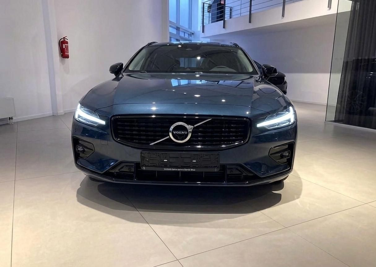 Volvo V60, B4 PLUS DARK MY27 - fotka 3