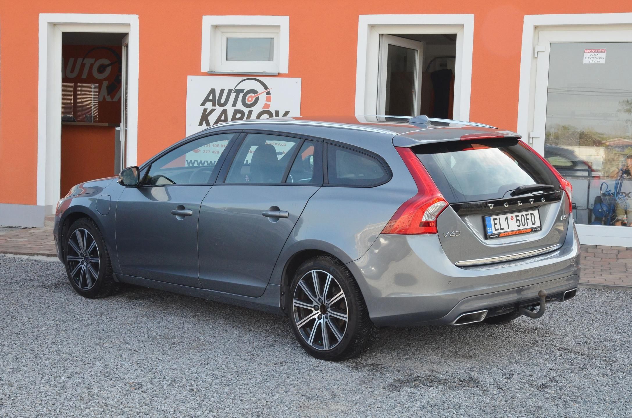Volvo V60, 2.4 D6 AWD PHEV 212kW Momentum - fotka 4