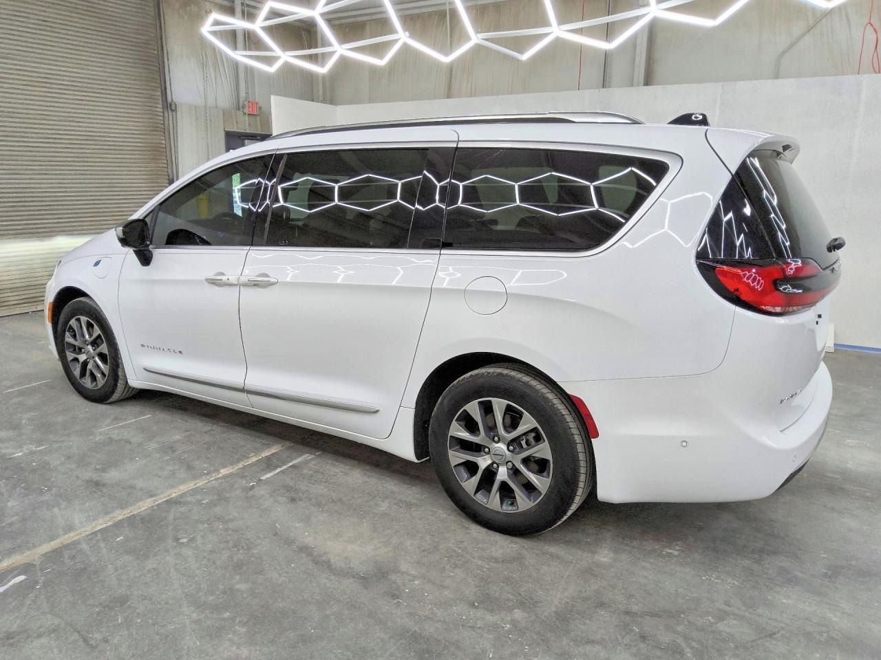 Chrysler Pacifica, Auto na cestě - fotka 3