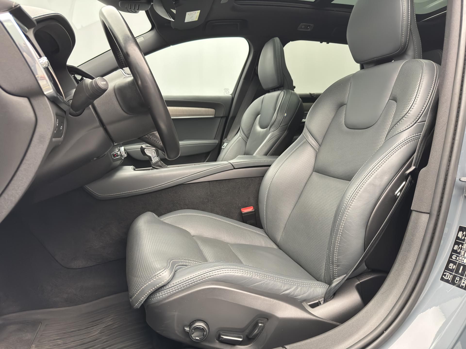 Volvo V90, CC D4 AWD PRO AUT - fotka 4